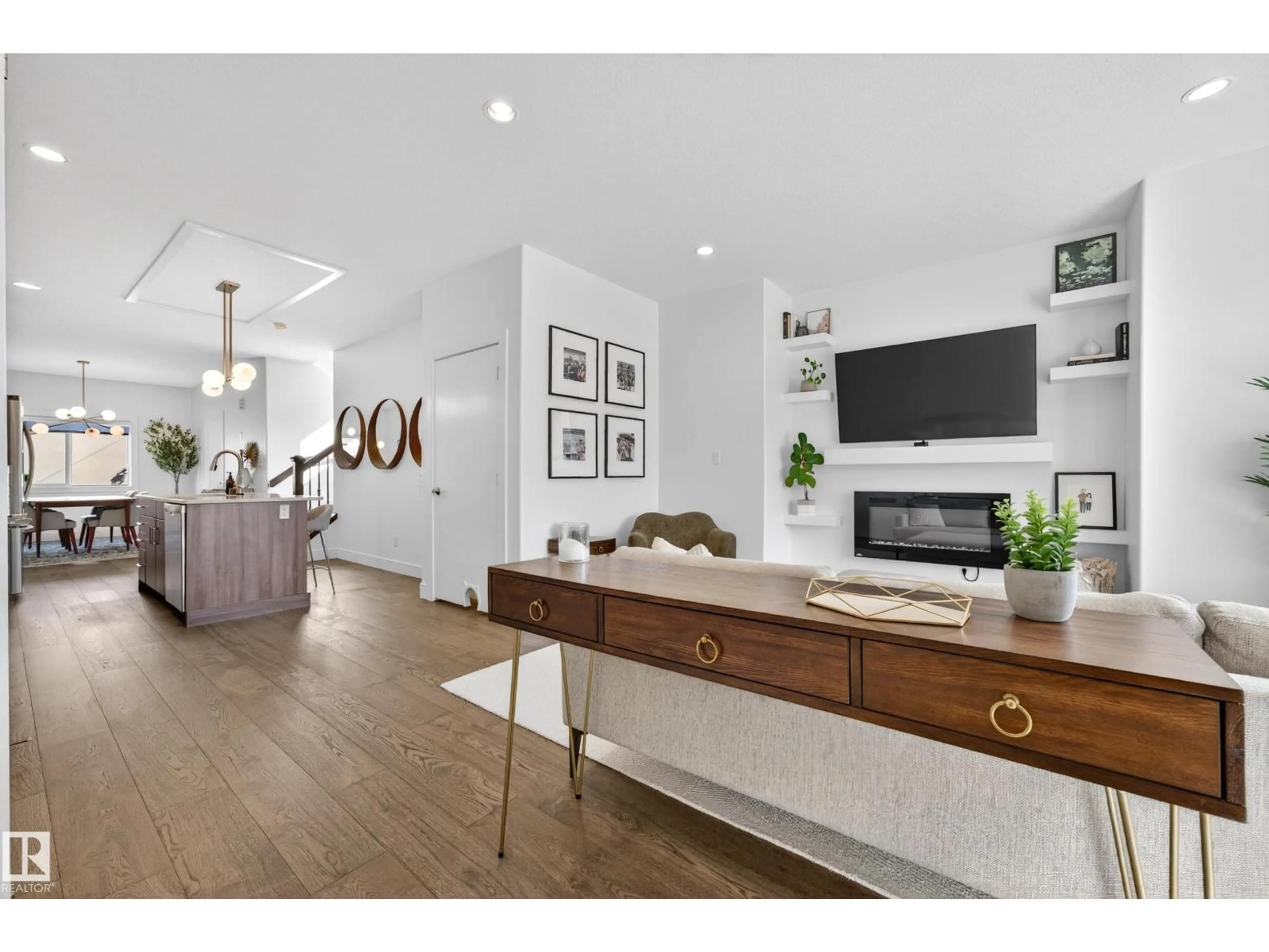 Unknown for 7624 91 AV, Edmonton Alberta T6C1P8