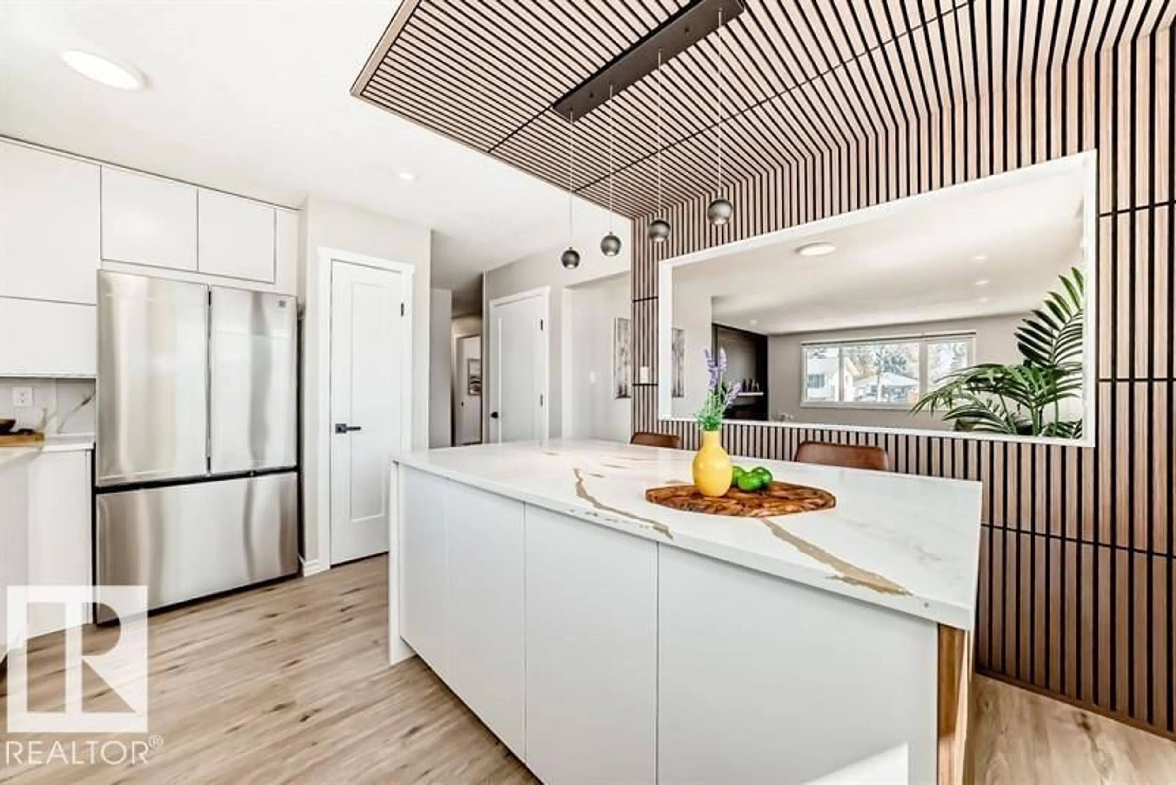 Contemporary kitchen, unknown for 5 LAROSE DR, St. Albert Alberta T8N1S5