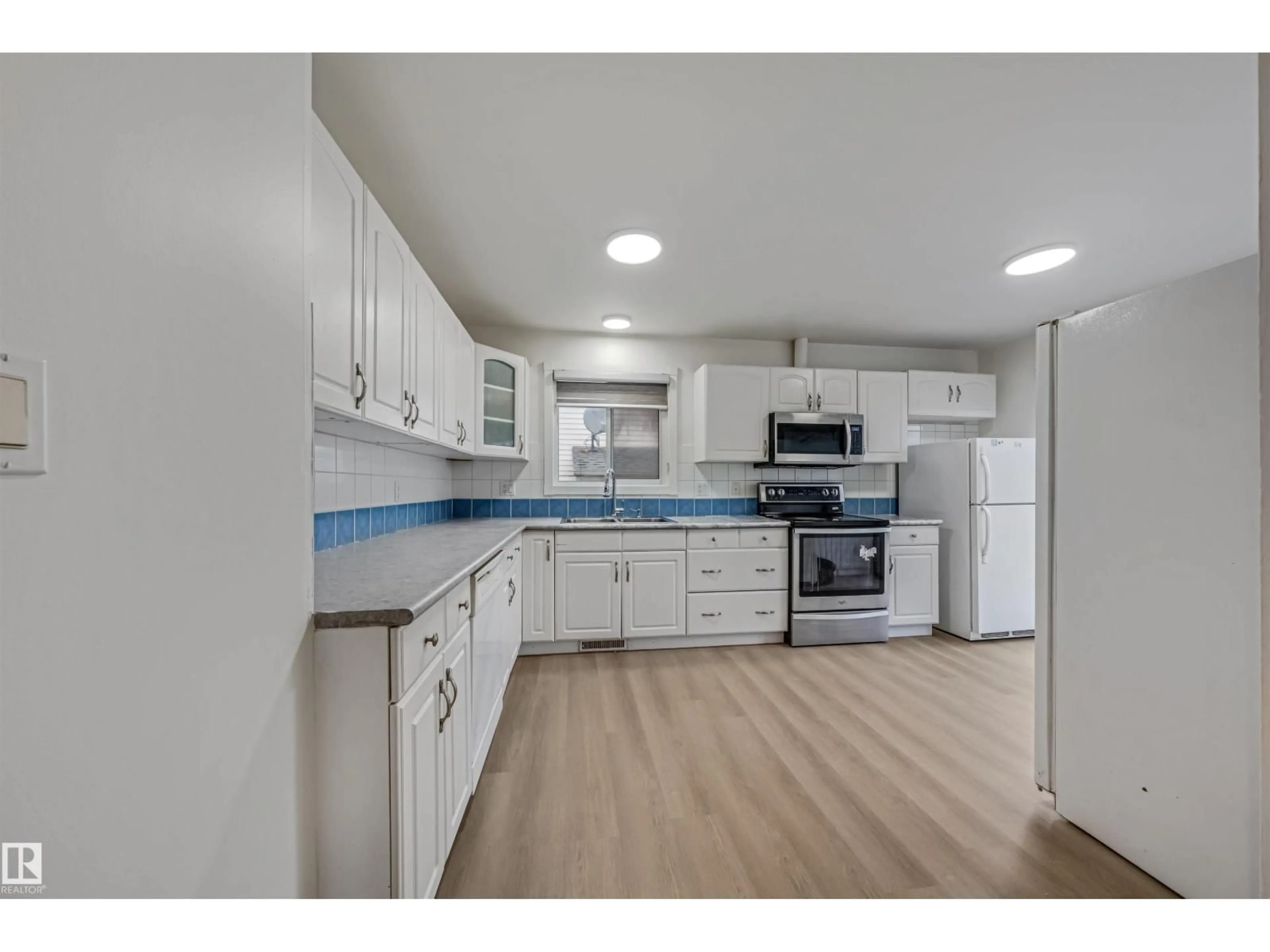 Unknown for 2831 36 ST, Edmonton Alberta T6L3Y6