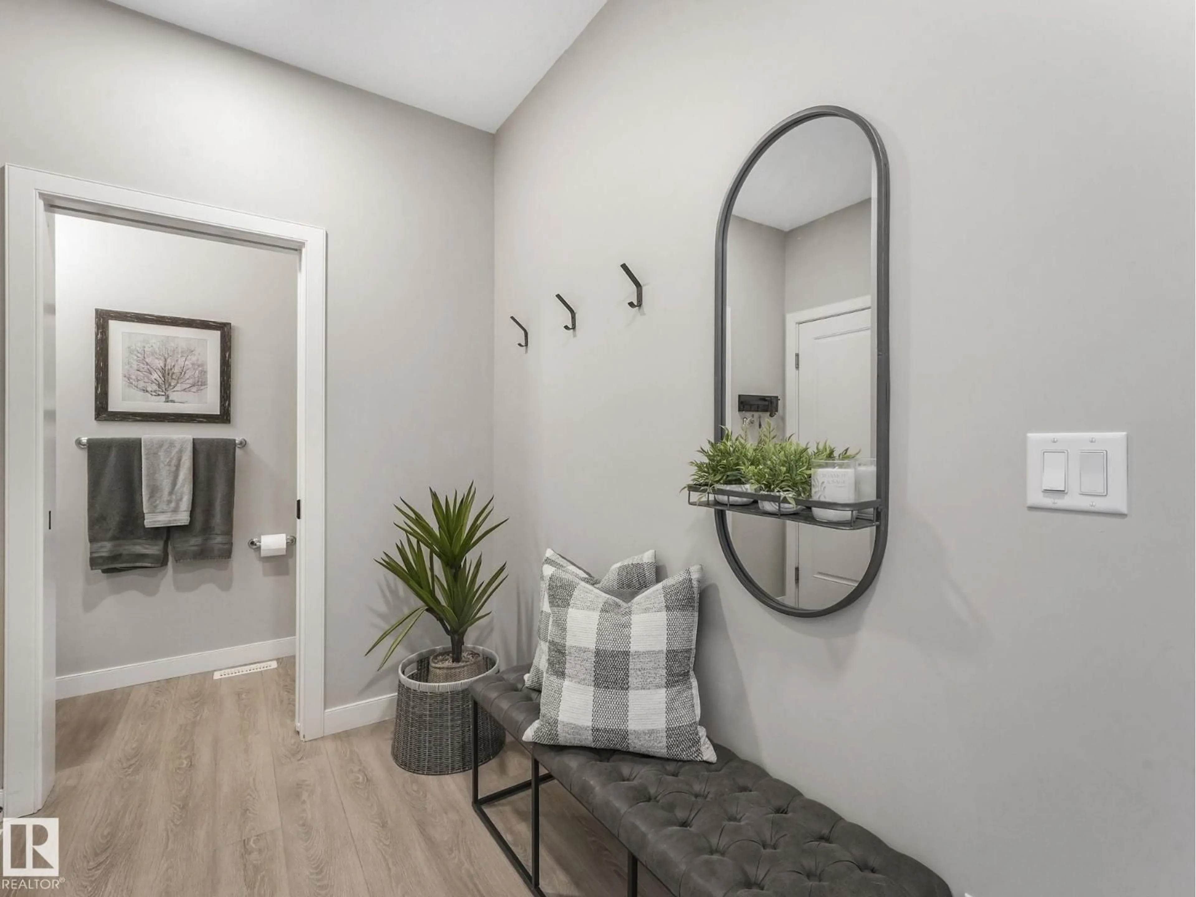 Indoor entryway for 22139 80 AV, Edmonton Alberta T5T7H8