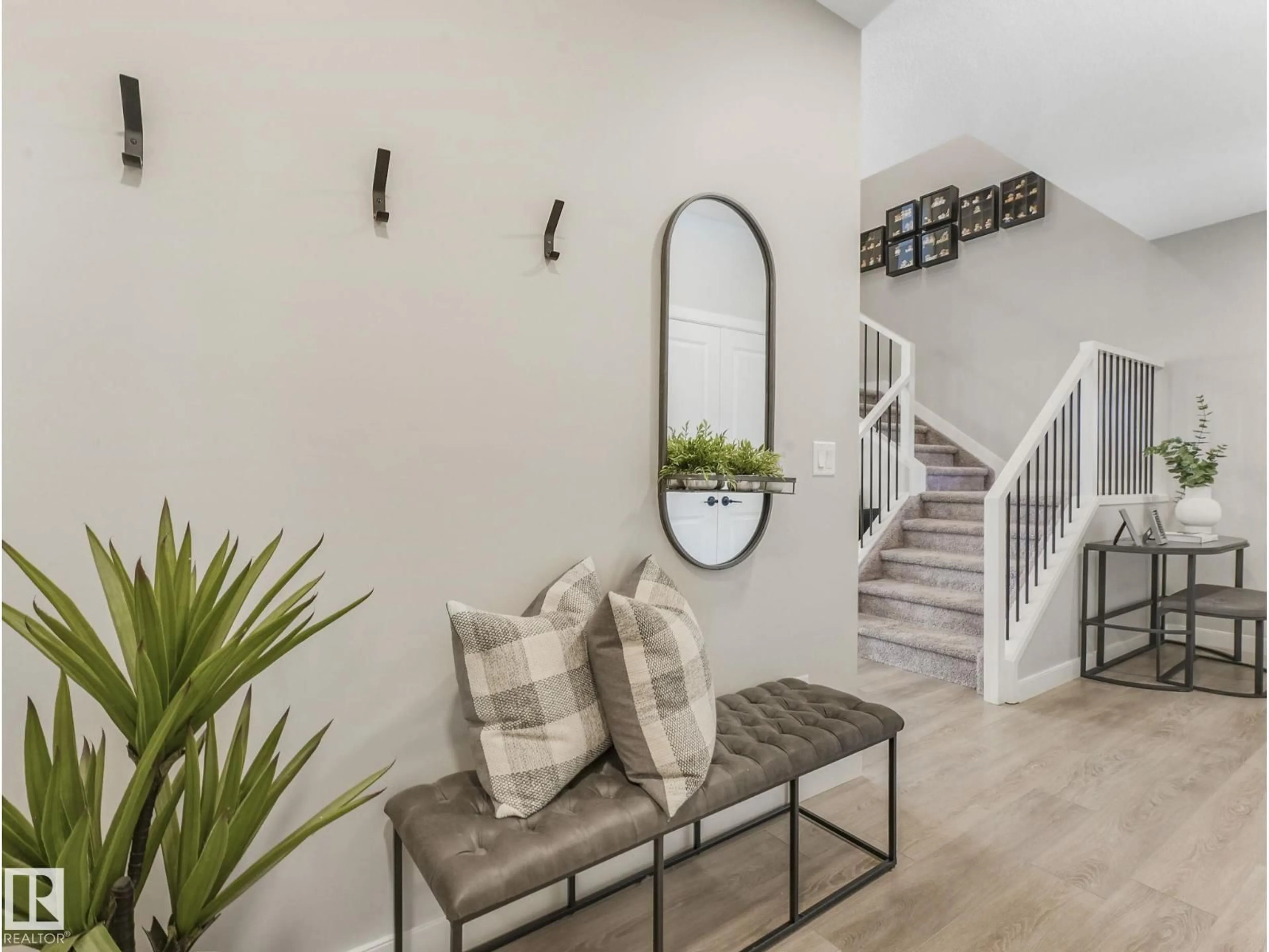 Indoor entryway for 22139 80 AV, Edmonton Alberta T5T7H8