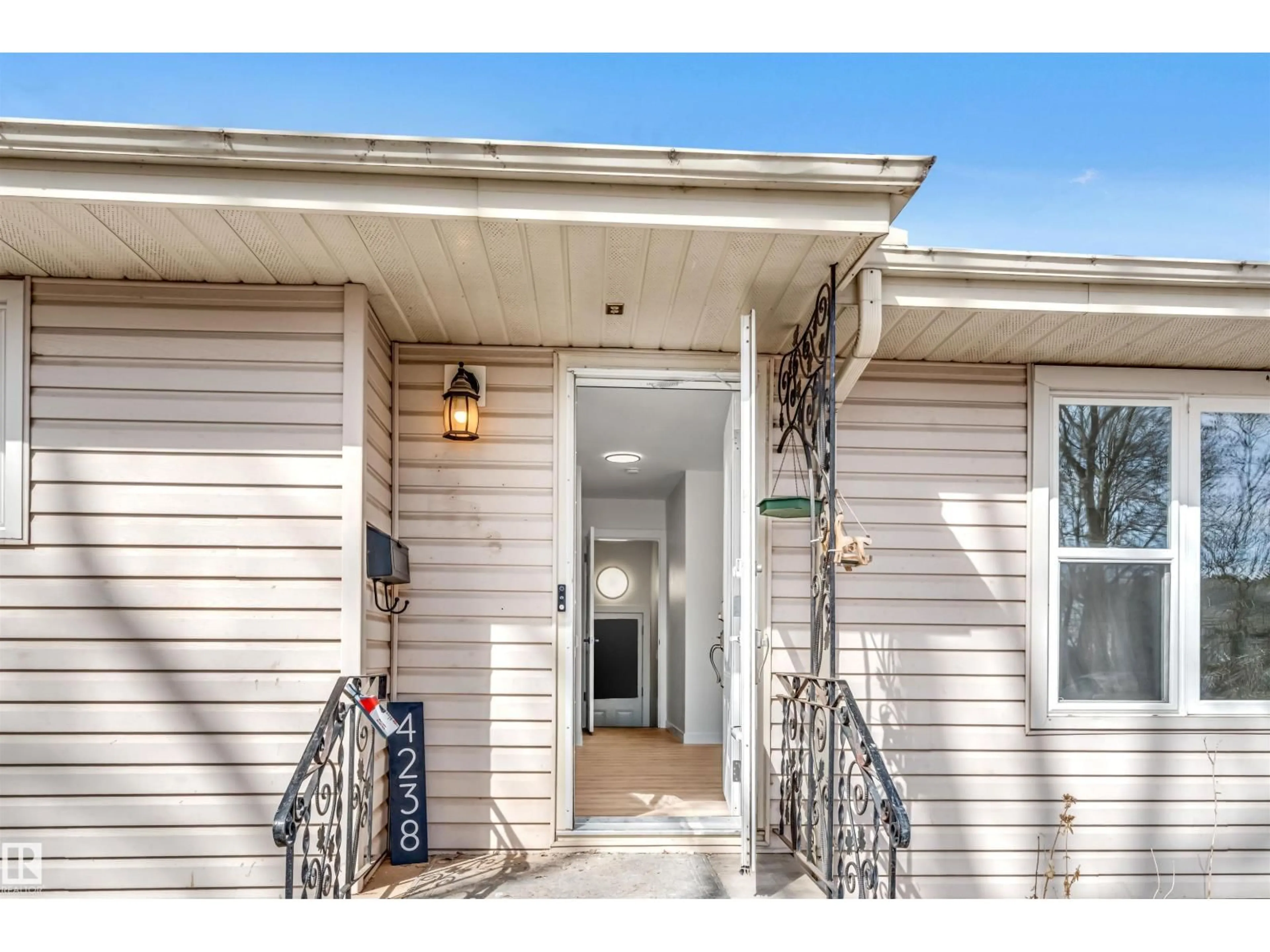 Indoor entryway for 4238 117 AV, Edmonton Alberta T5W0Y4