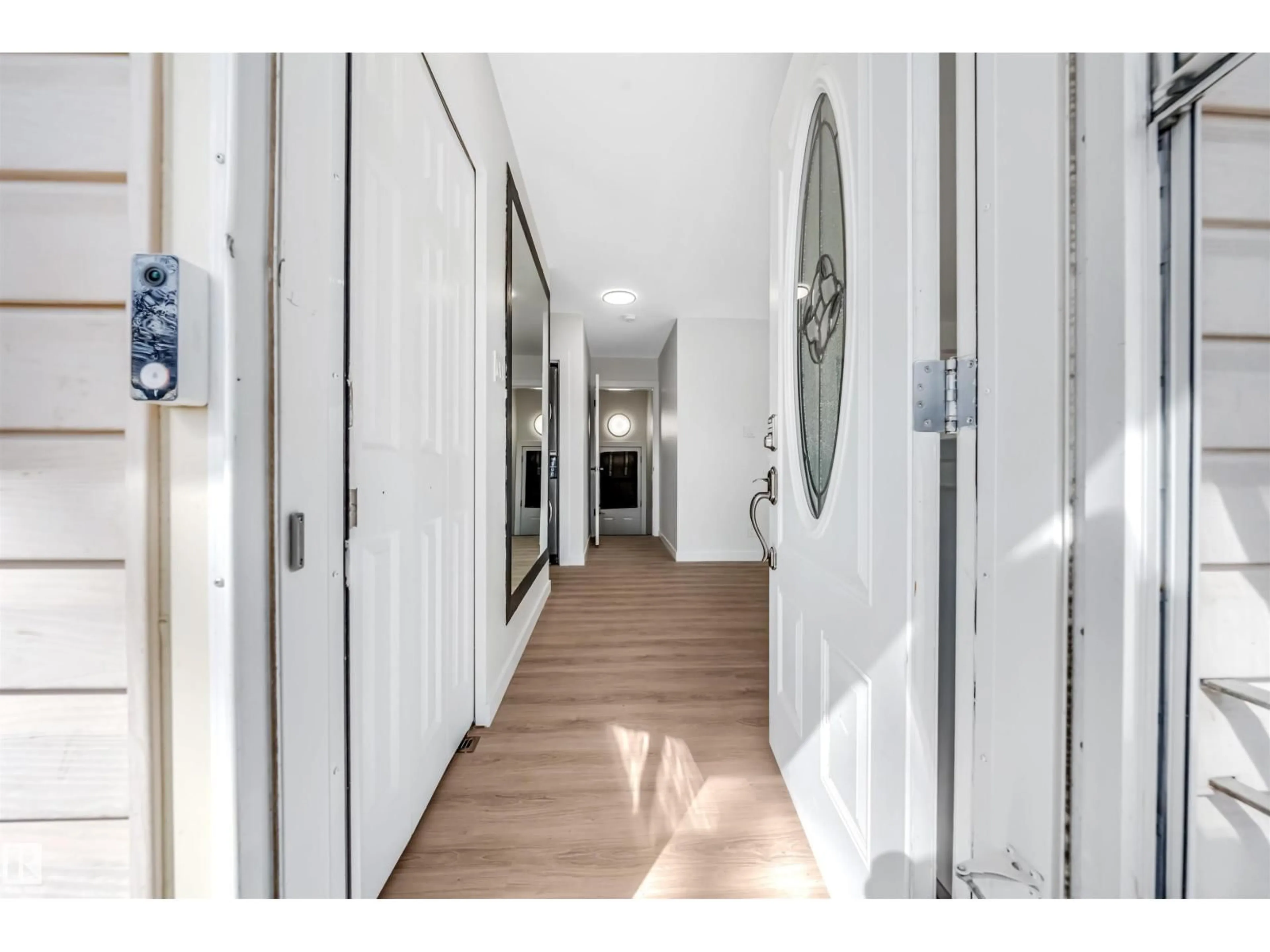 Indoor foyer for 4238 117 AV, Edmonton Alberta T5W0Y4