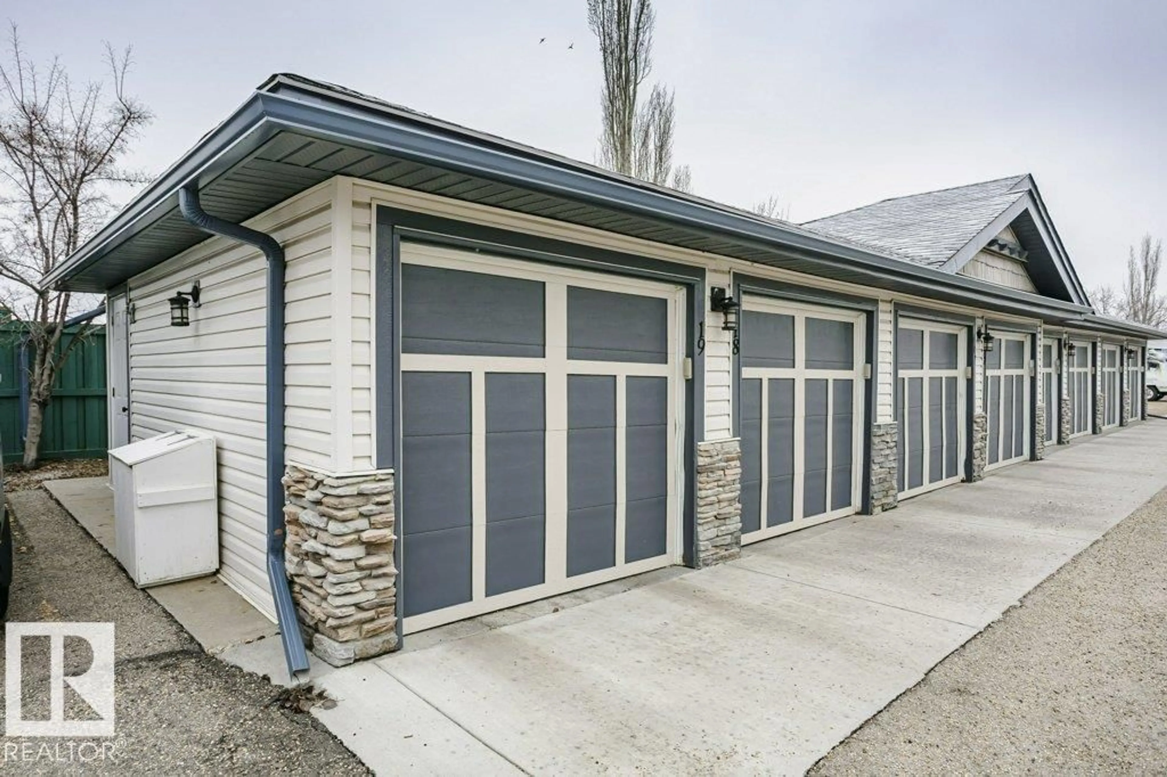 Indoor garage for 19 2565 HANNA CR NW, Edmonton Alberta T6R0M4