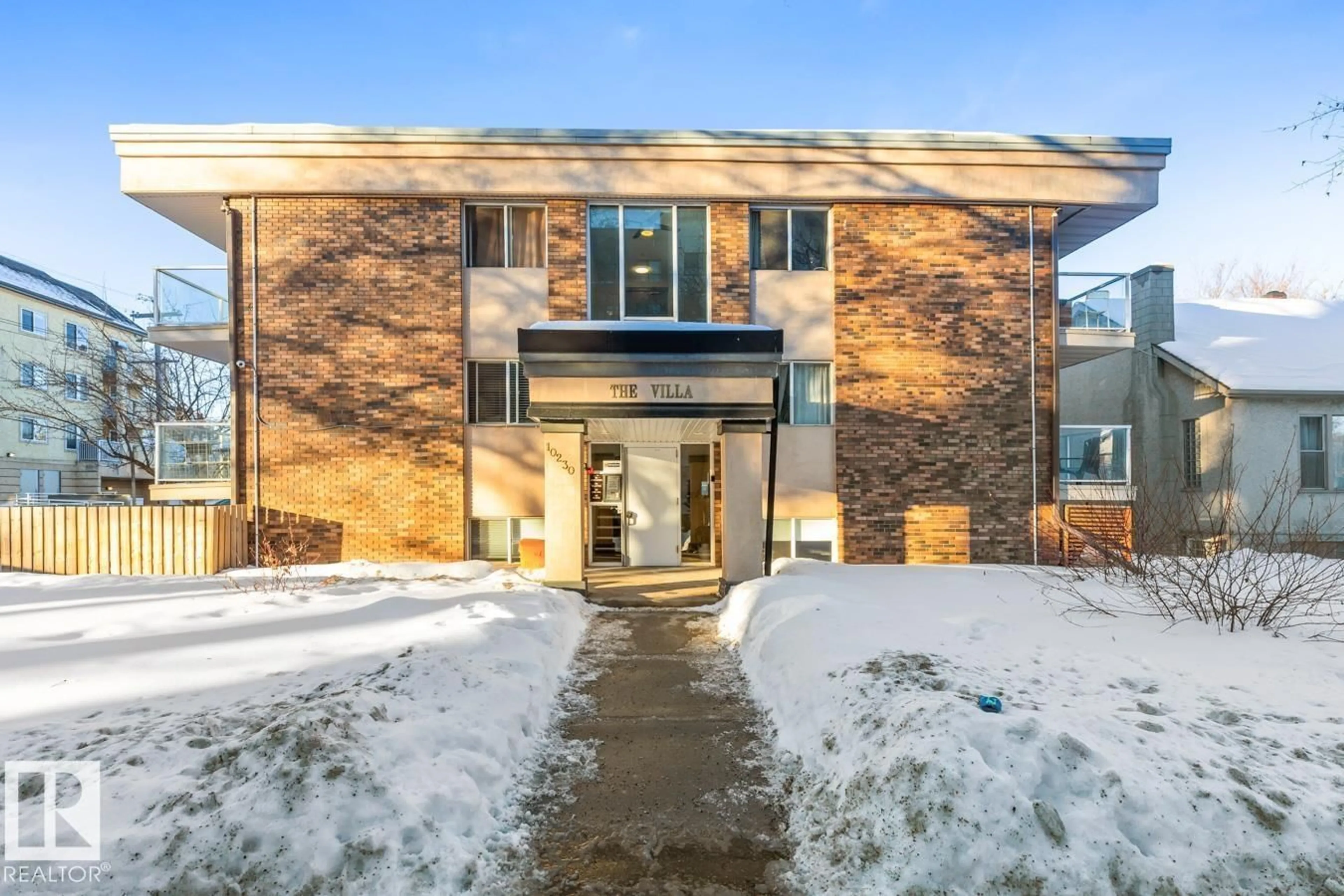 Indoor foyer for 203 - 10230 120 ST, Edmonton Alberta T5K2A3