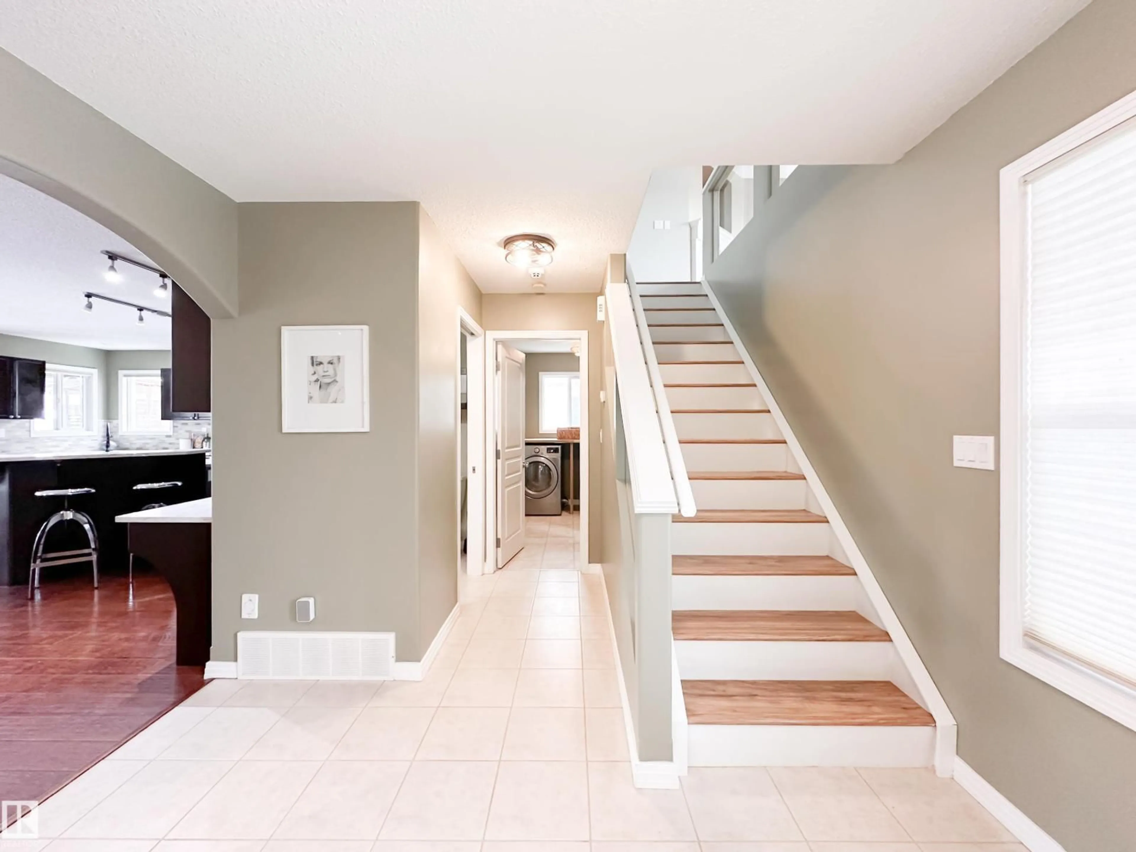 Indoor entryway for 34 EASTGATE WY, St. Albert Alberta T8N7K1