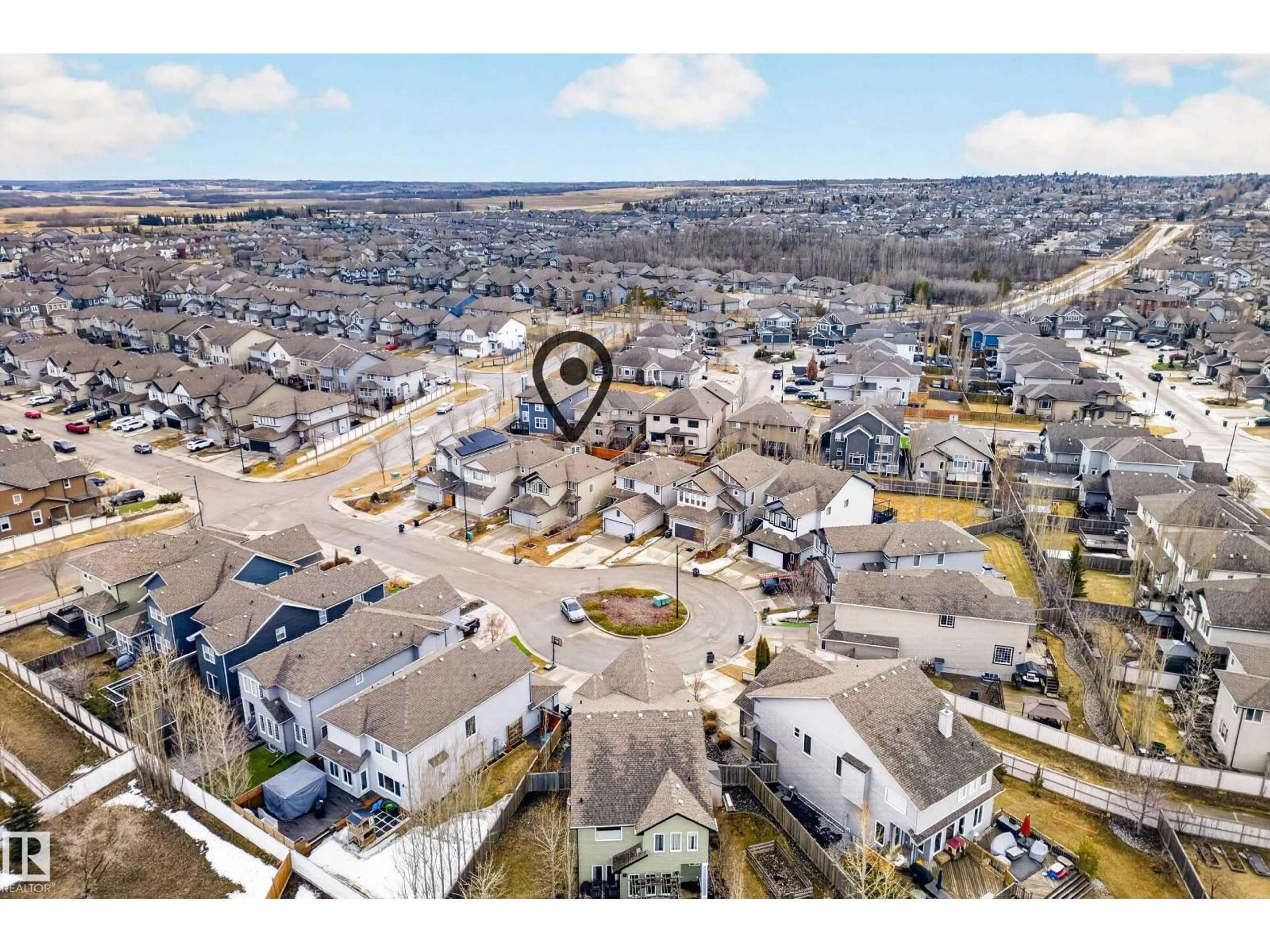 A pic from outside/outdoor area/front of a property/back of a property/a pic from drone, street for 11 SPRINGDALE PT, Sherwood Park Alberta T8H0S3