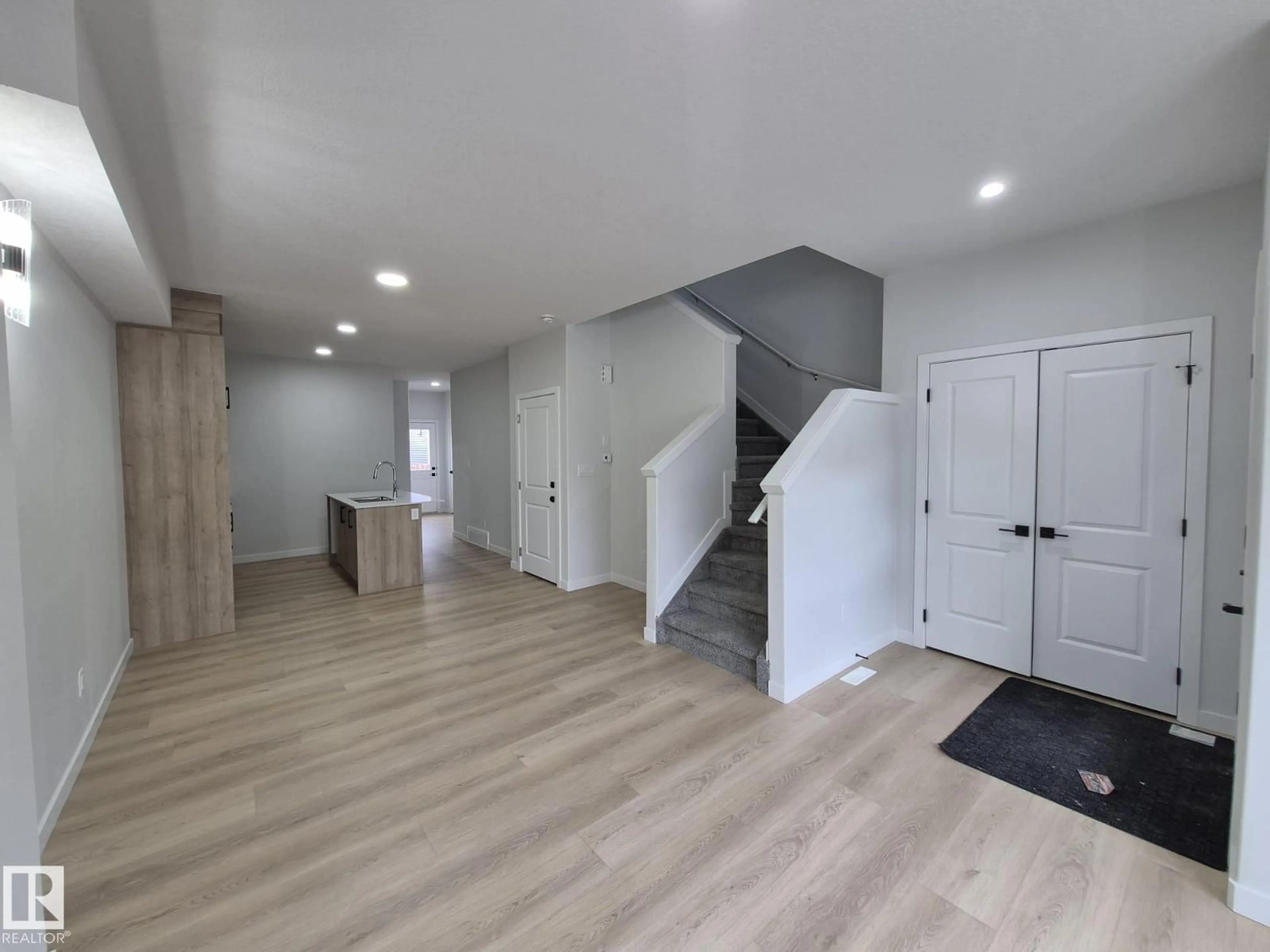 Unknown for SW - 6379 KING WD, Edmonton Alberta T6W5J3