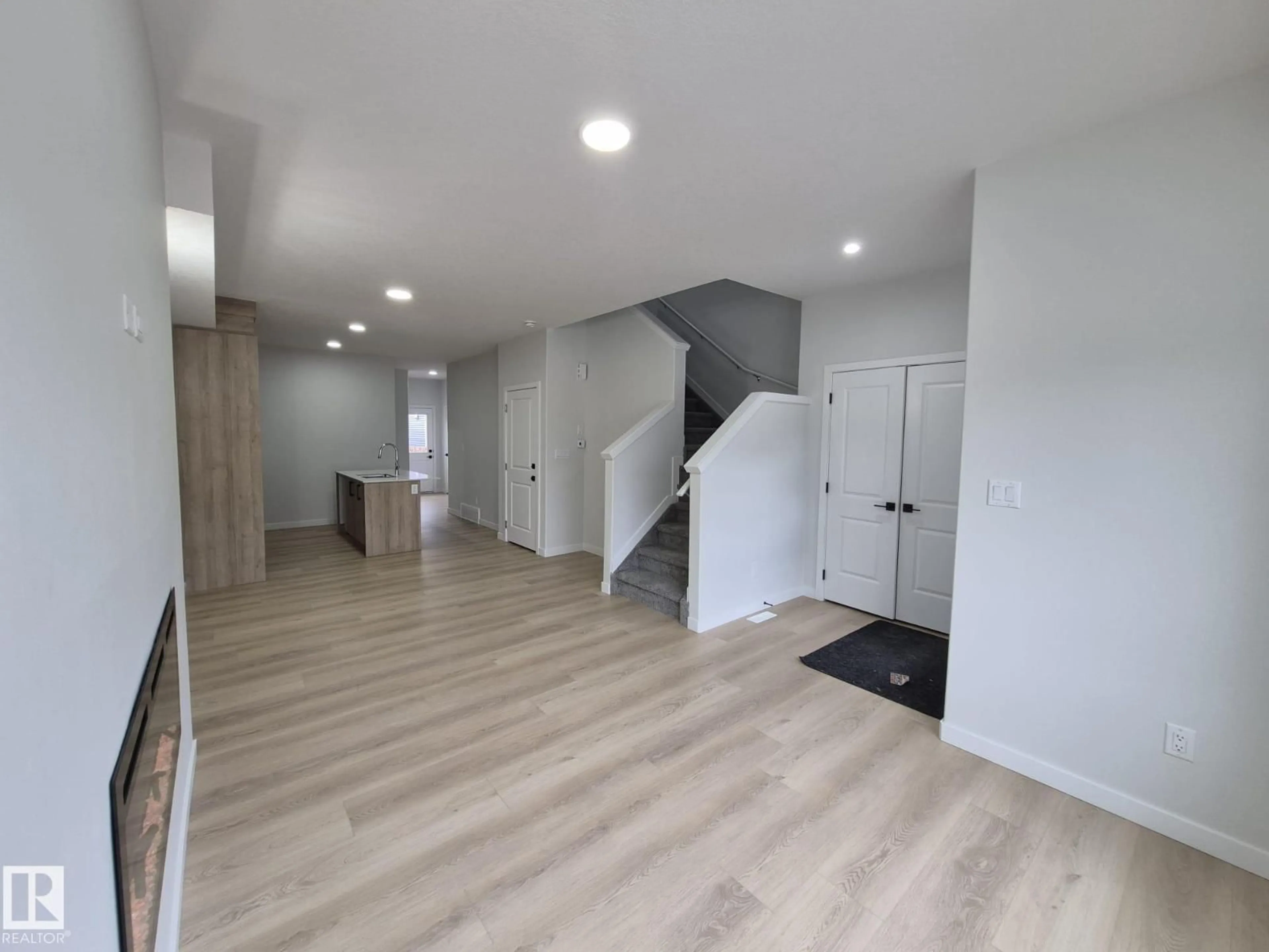 Unknown for SW - 6379 KING WD, Edmonton Alberta T6W5J3