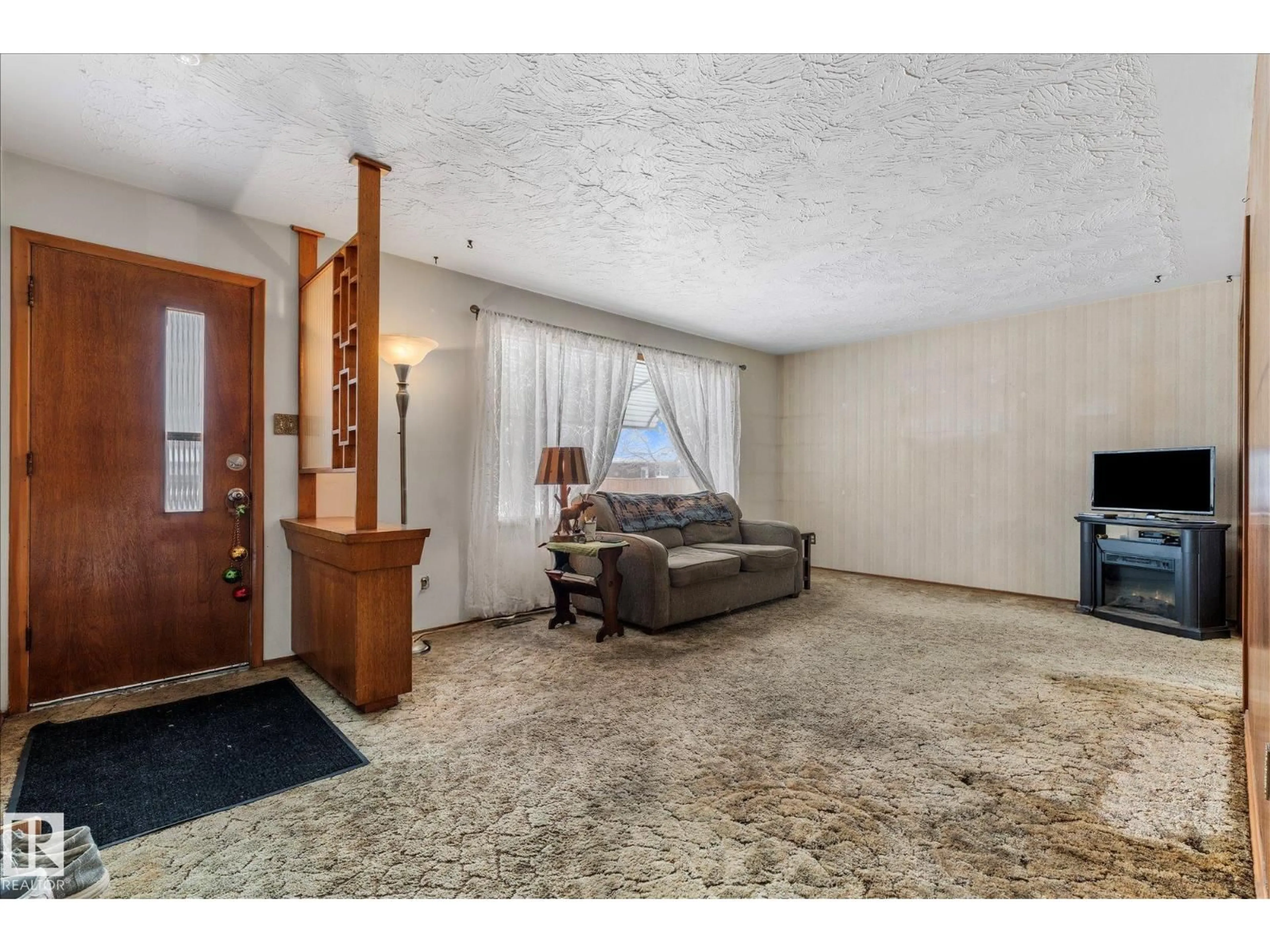 A pic of a room for NW - 7909 160 ST, Edmonton Alberta T5R2G8