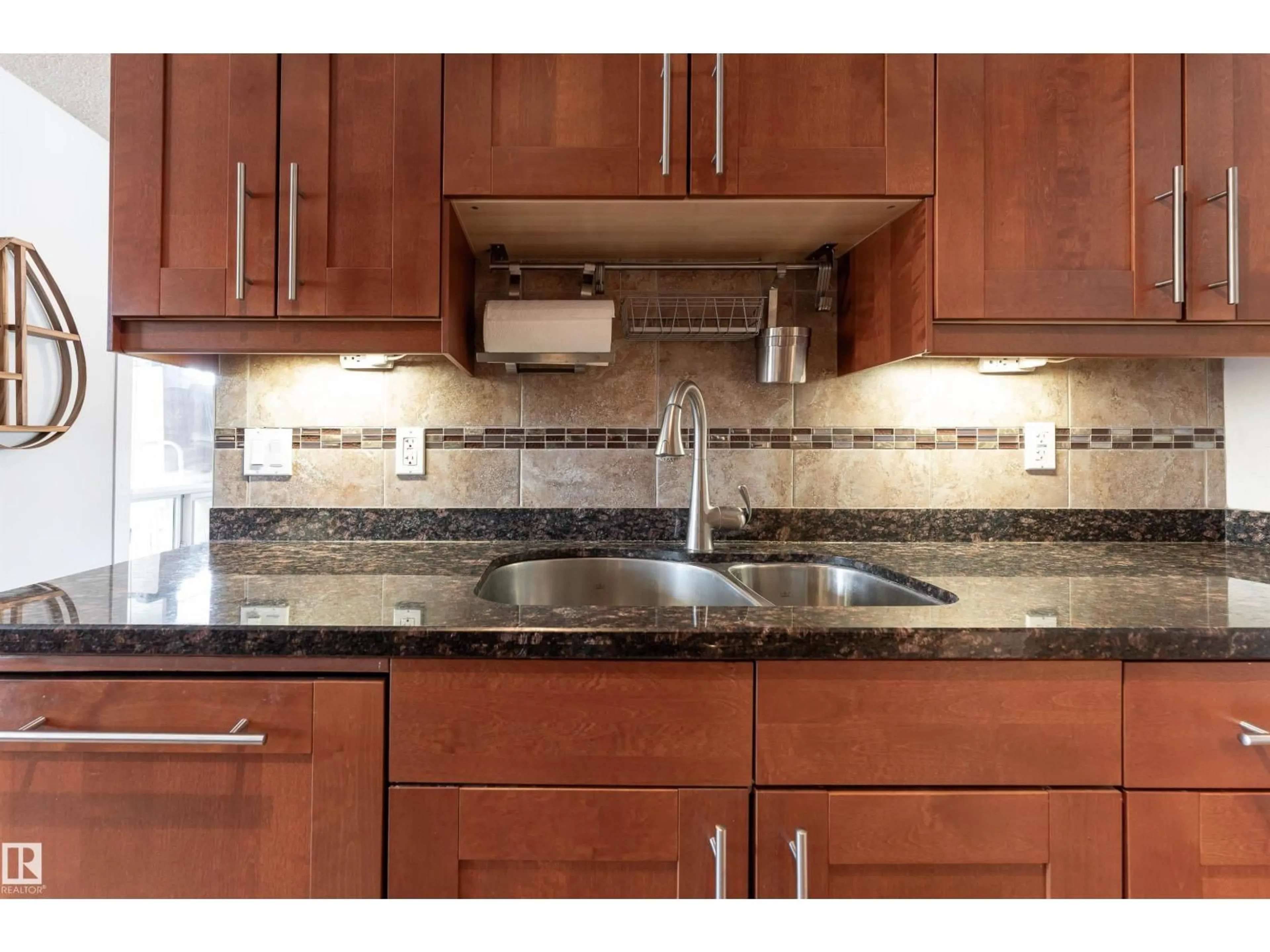 Standard kitchen, ceramic/tile floor for 5359 HILL VIEW CR, Edmonton Alberta T6L1V9