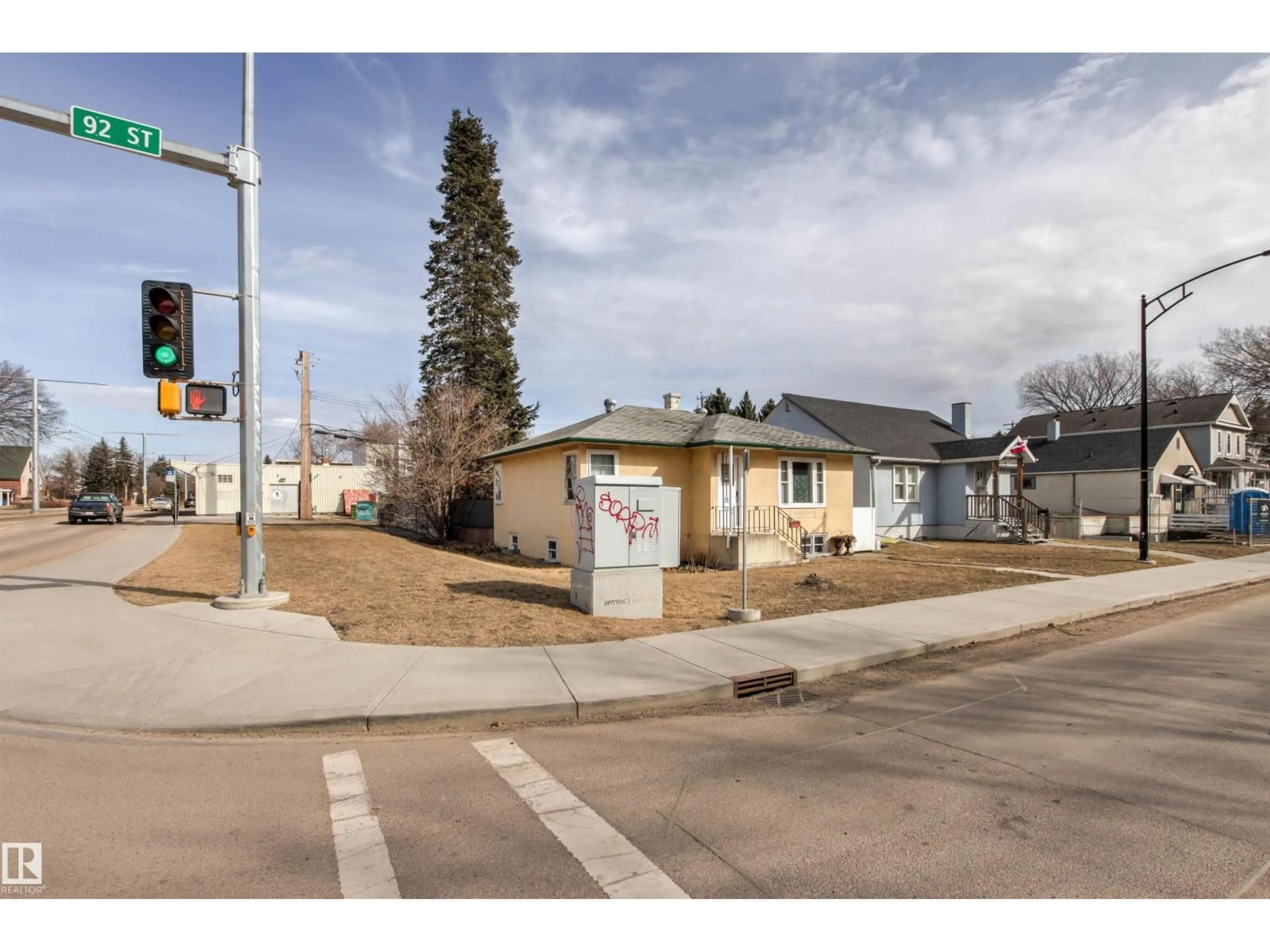 Unknown for NW - 9423 92 ST, Edmonton Alberta T6E2E6