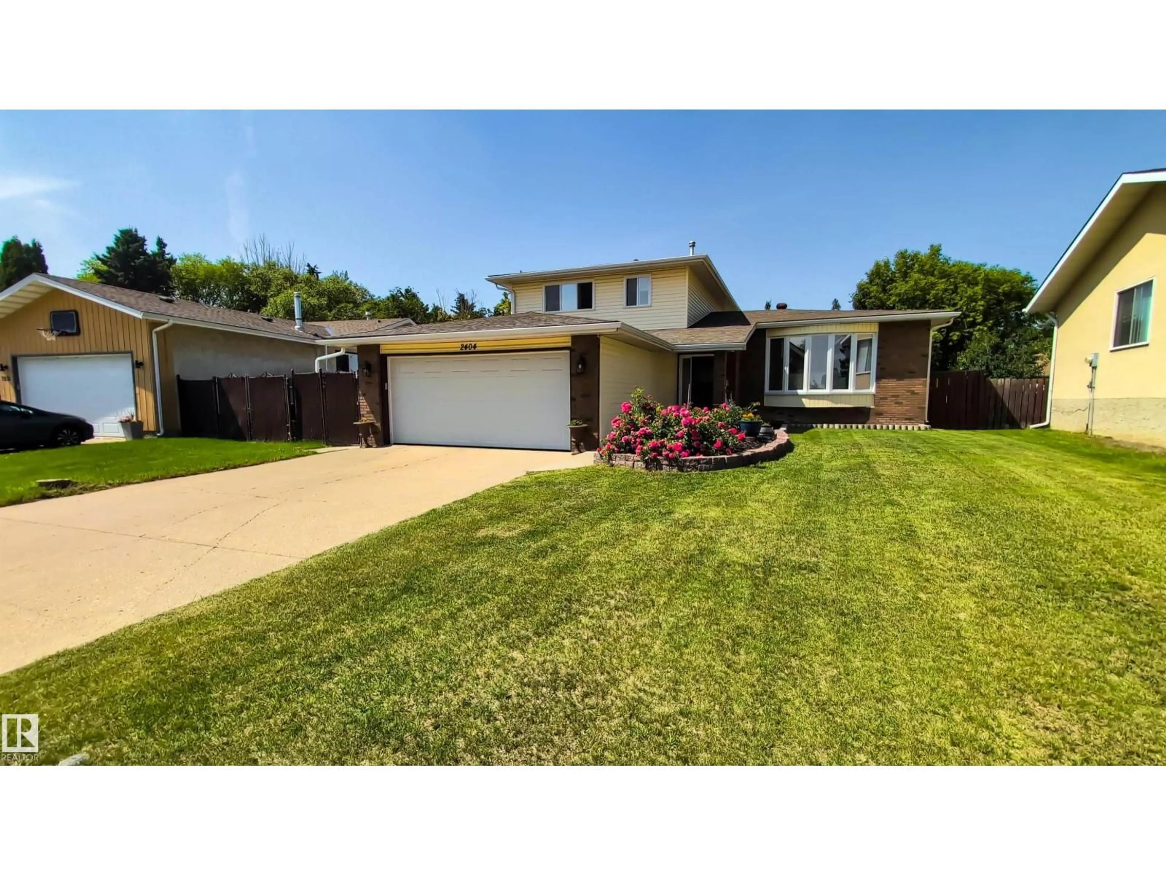 A pic from outside/outdoor area/front of a property/back of a property/a pic from drone, street for NW - 2404 80 ST, Edmonton Alberta T6K3P6