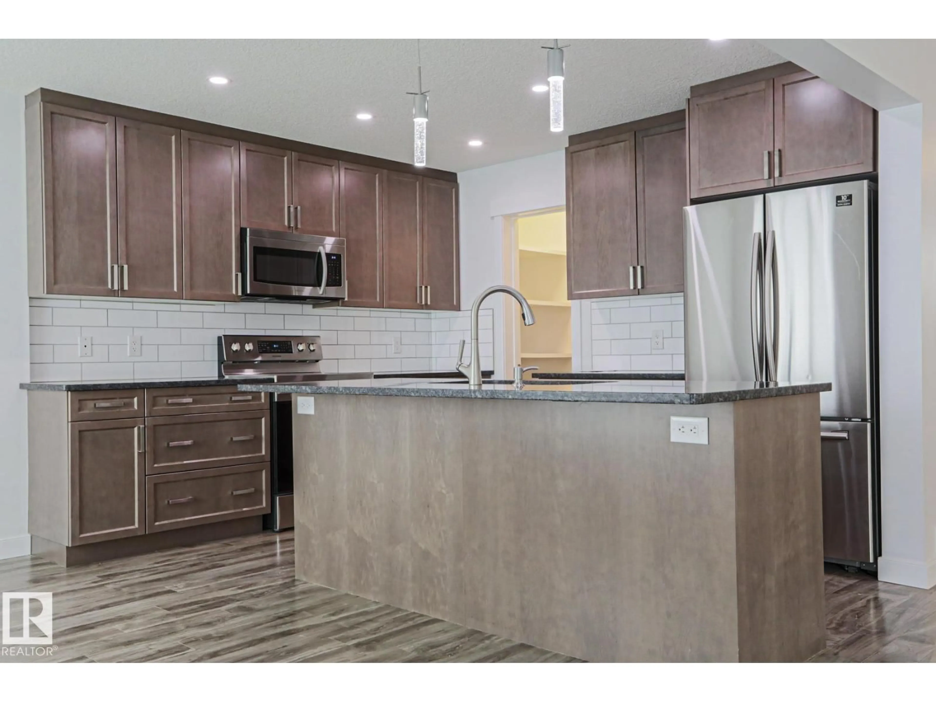 Open concept kitchen, unknown for 2587 PEGASUS BV, Edmonton Alberta T5E6R1