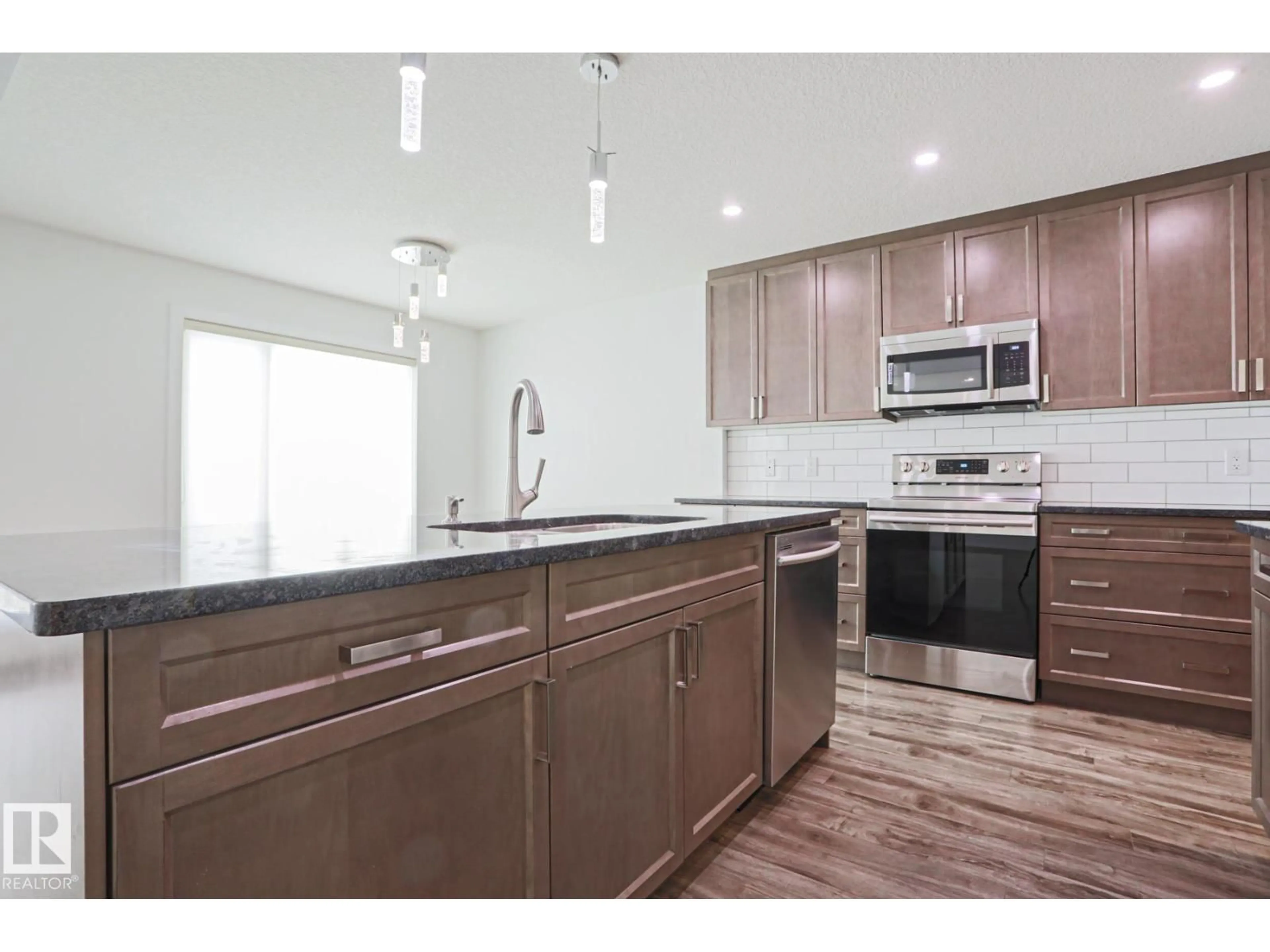 Open concept kitchen, unknown for 2587 PEGASUS BV, Edmonton Alberta T5E6R1