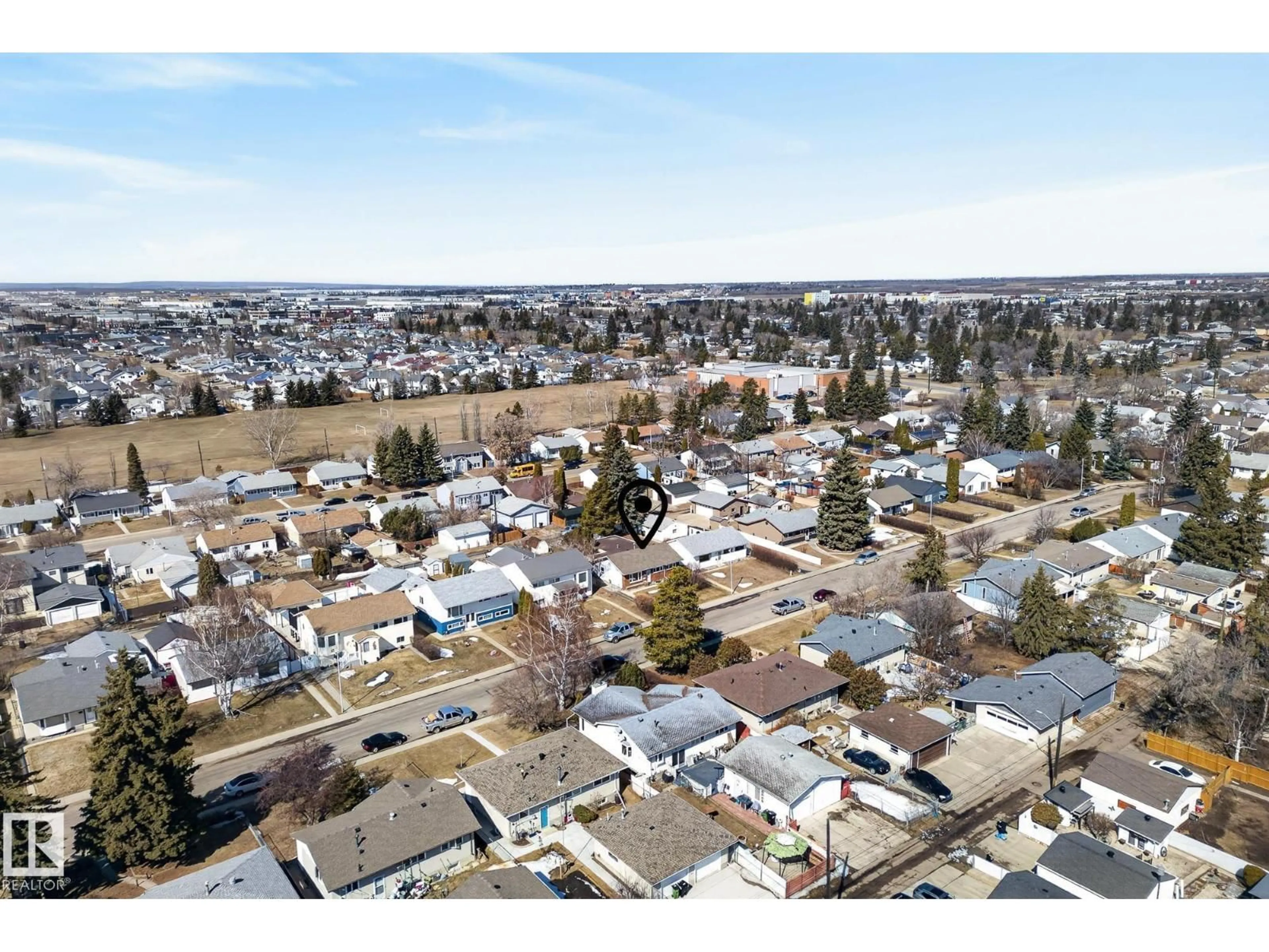 A pic from outside/outdoor area/front of a property/back of a property/a pic from drone, street for 13028 134 ST NW, Edmonton Alberta T5L1V8