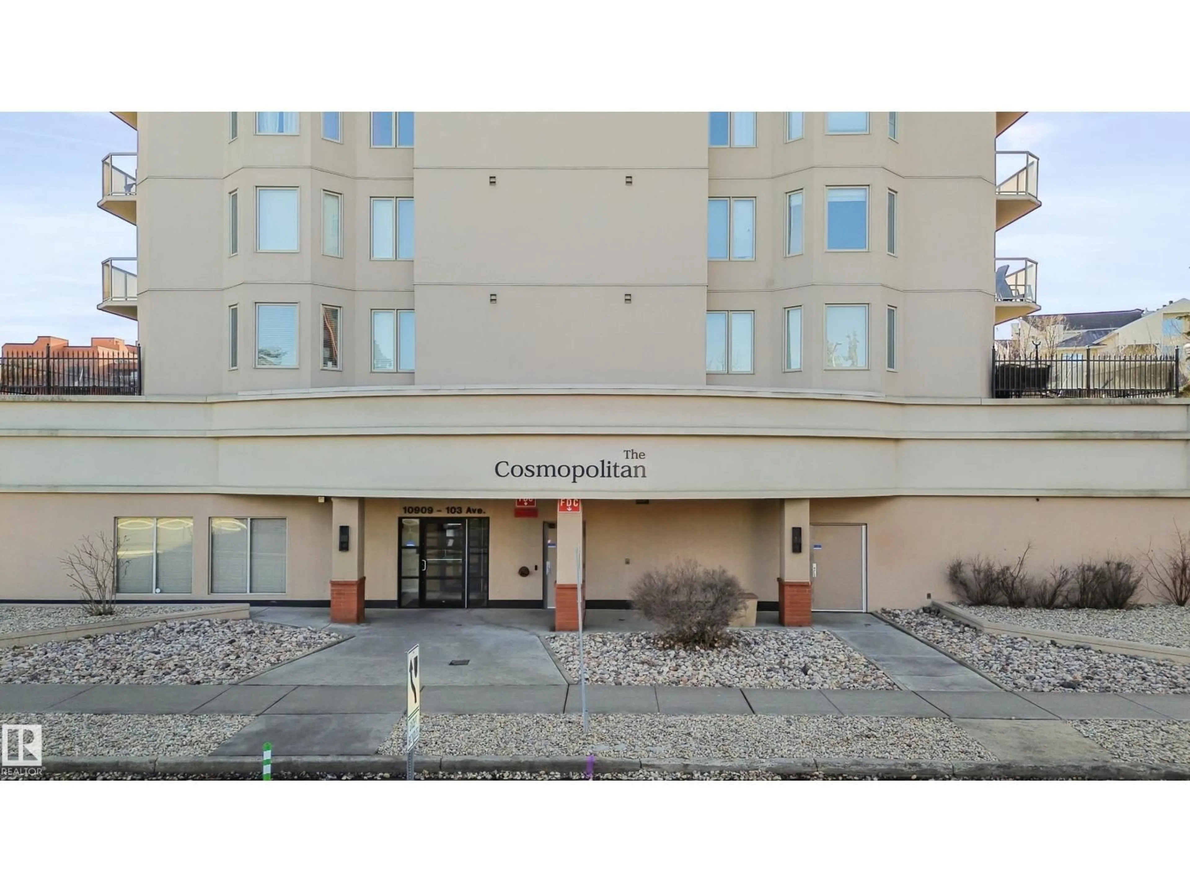 Indoor foyer for 1102 - 10909 103 AV NW, Edmonton Alberta T5K2W7