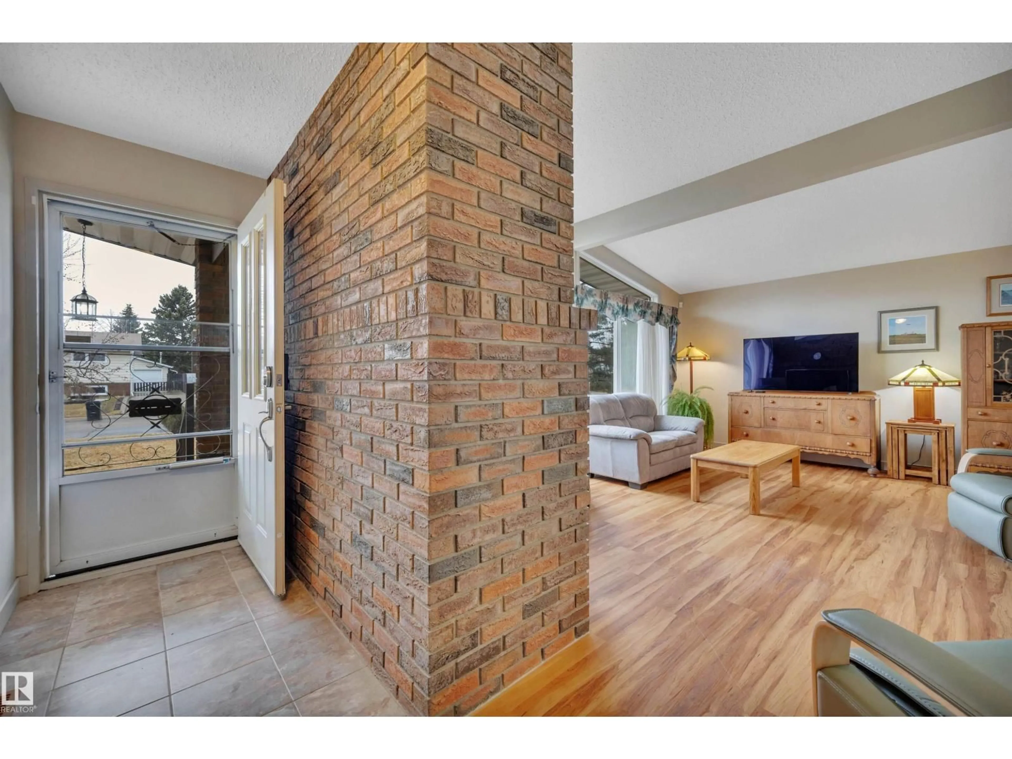 Unknown for 8649 27 AV, Edmonton Alberta T6K2X3