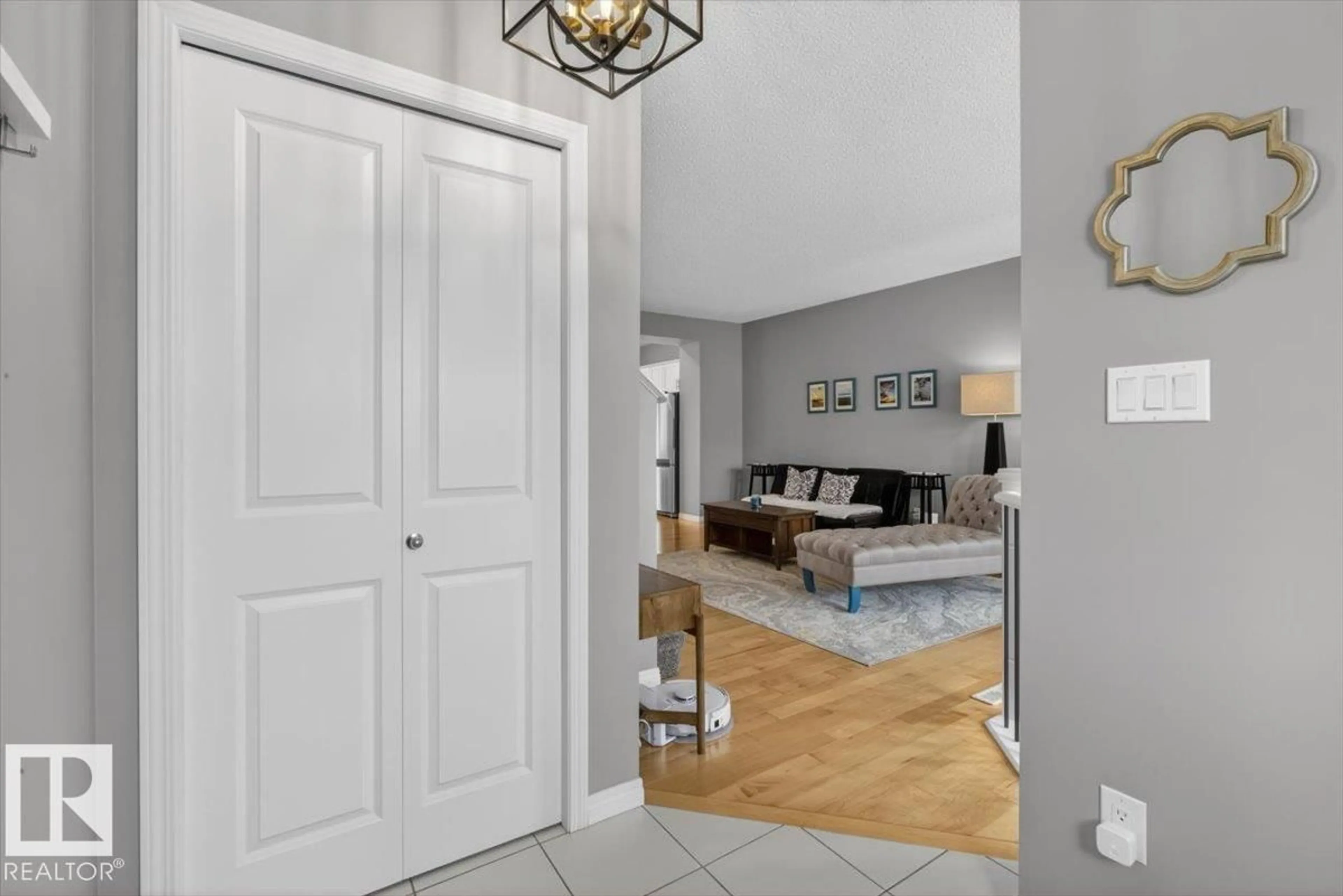 Indoor entryway for SW - 2236 78 ST, Edmonton Alberta T6X0Z2