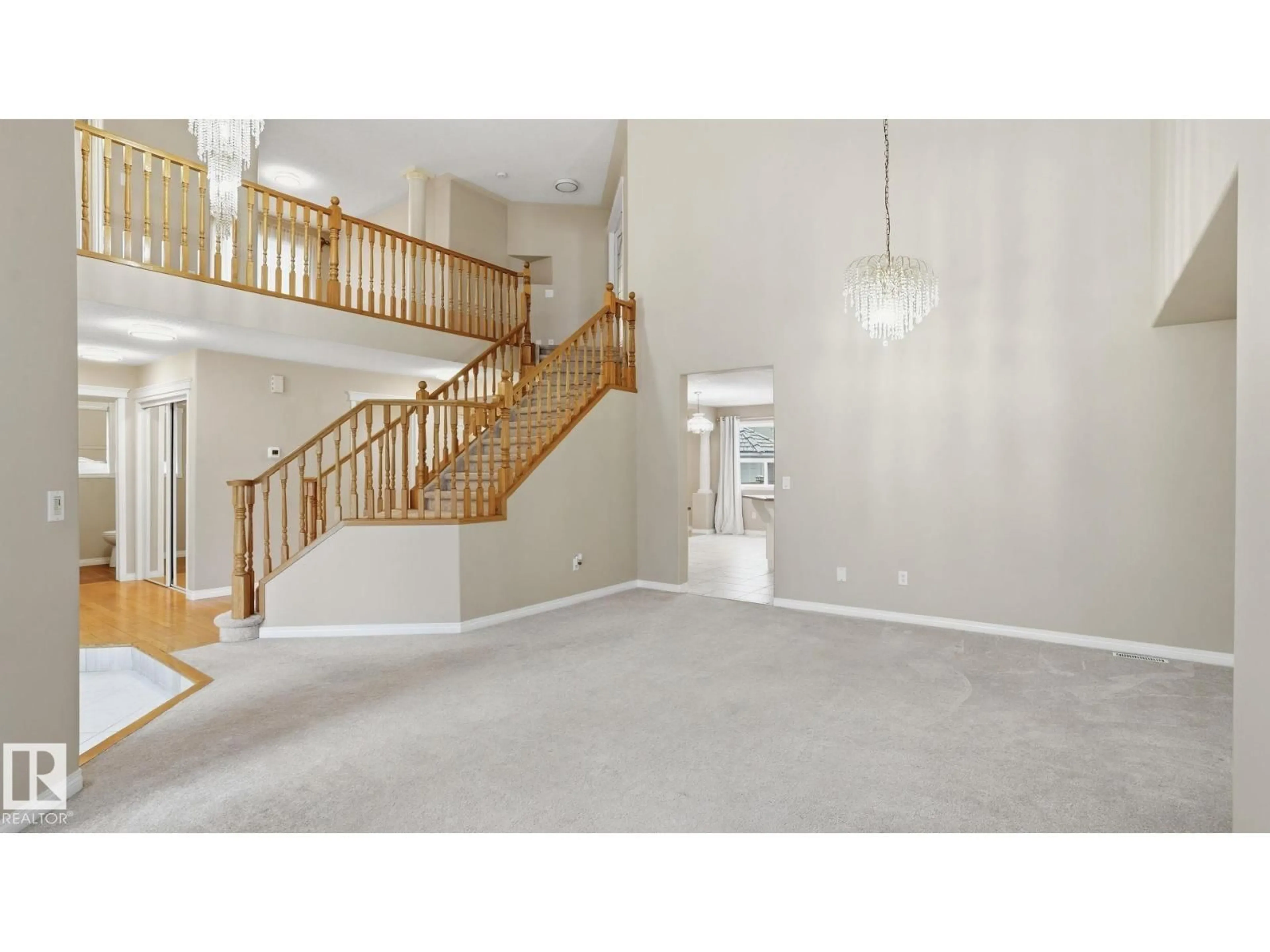 Indoor foyer for 1007 ORMSBY CR, Edmonton Alberta T5T6G8
