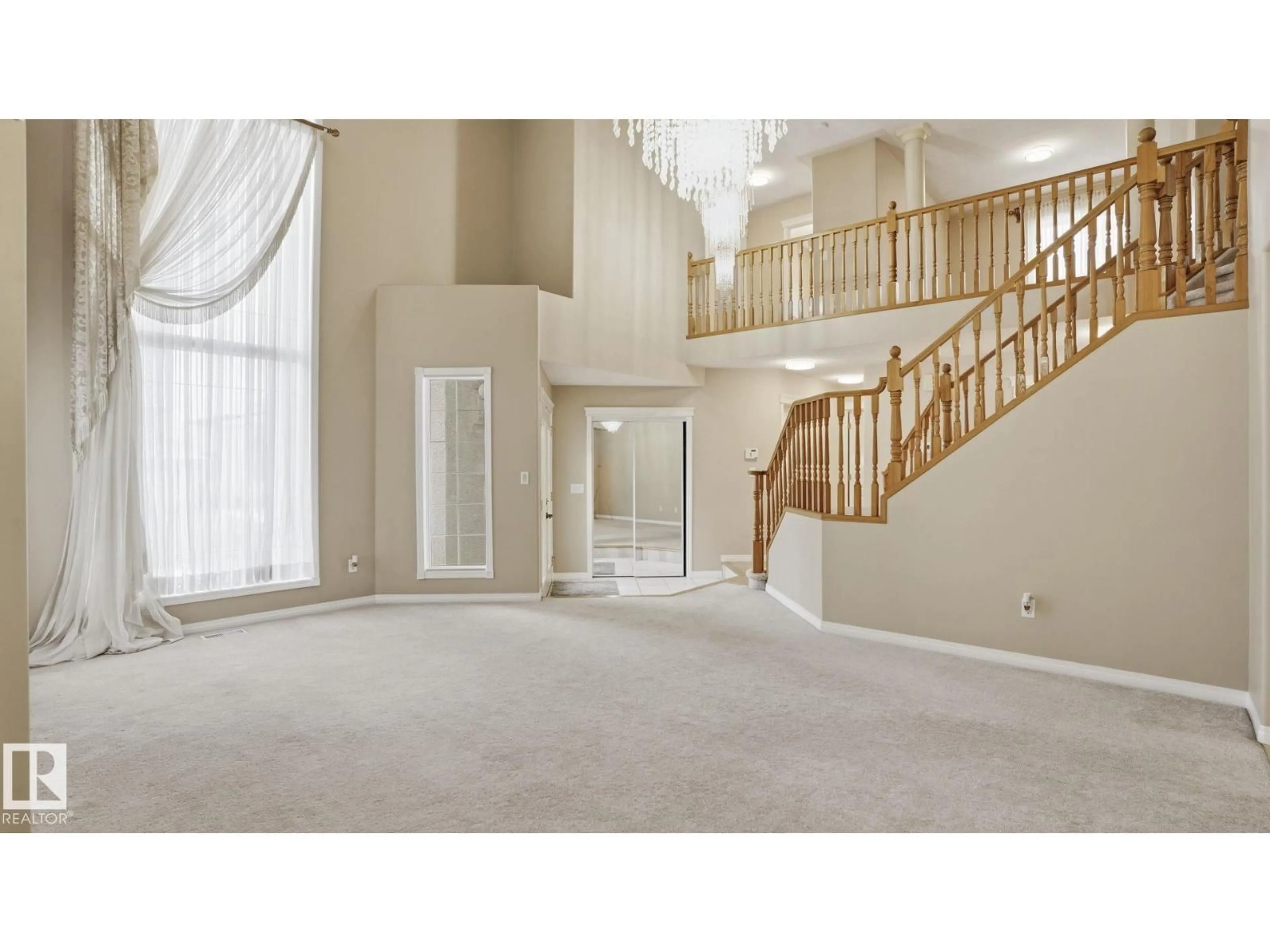 Indoor foyer for 1007 ORMSBY CR, Edmonton Alberta T5T6G8