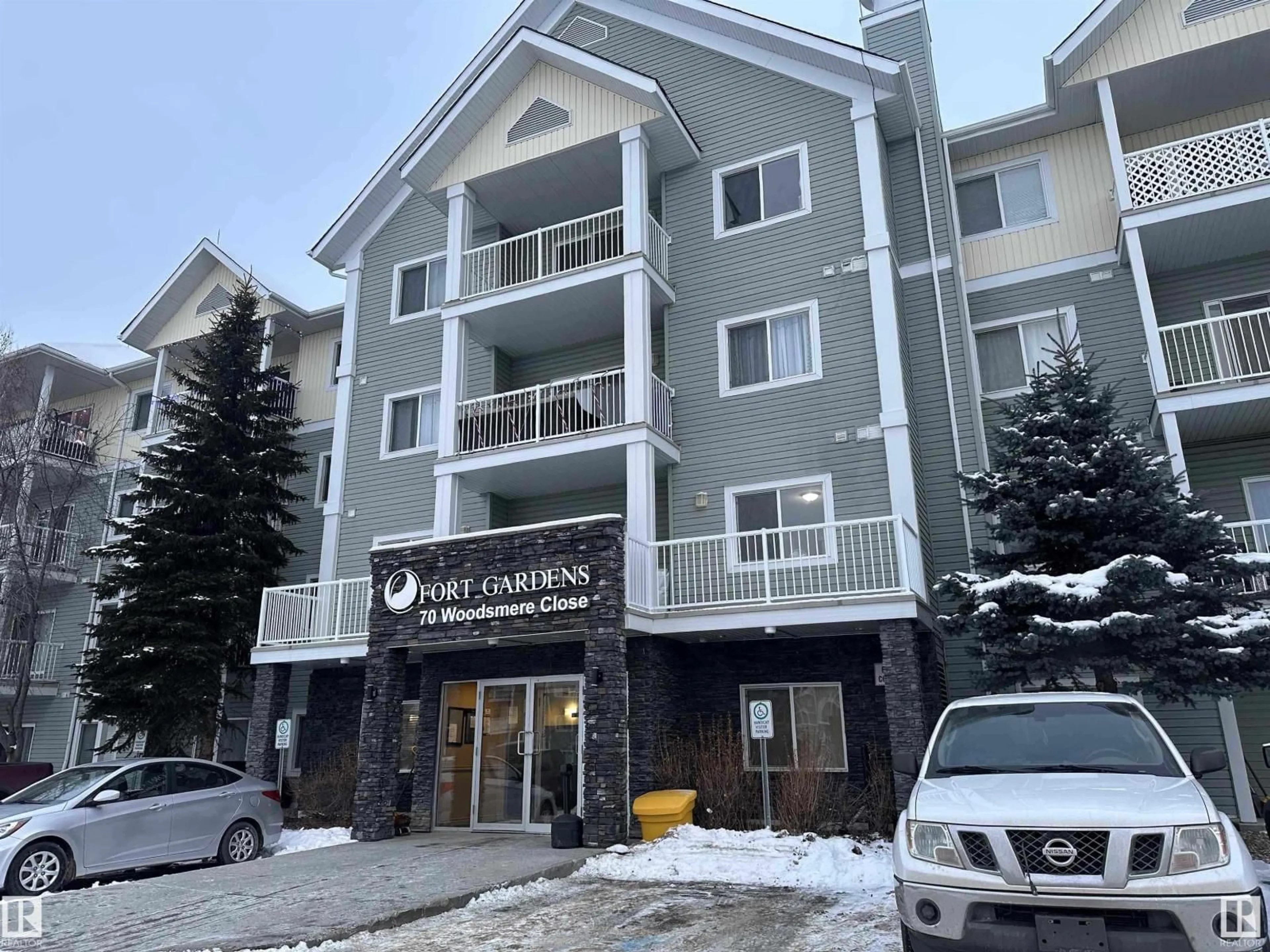 Indoor foyer for 70 - 207 WOODSMERE, Fort Saskatchewan Alberta T8L4R8