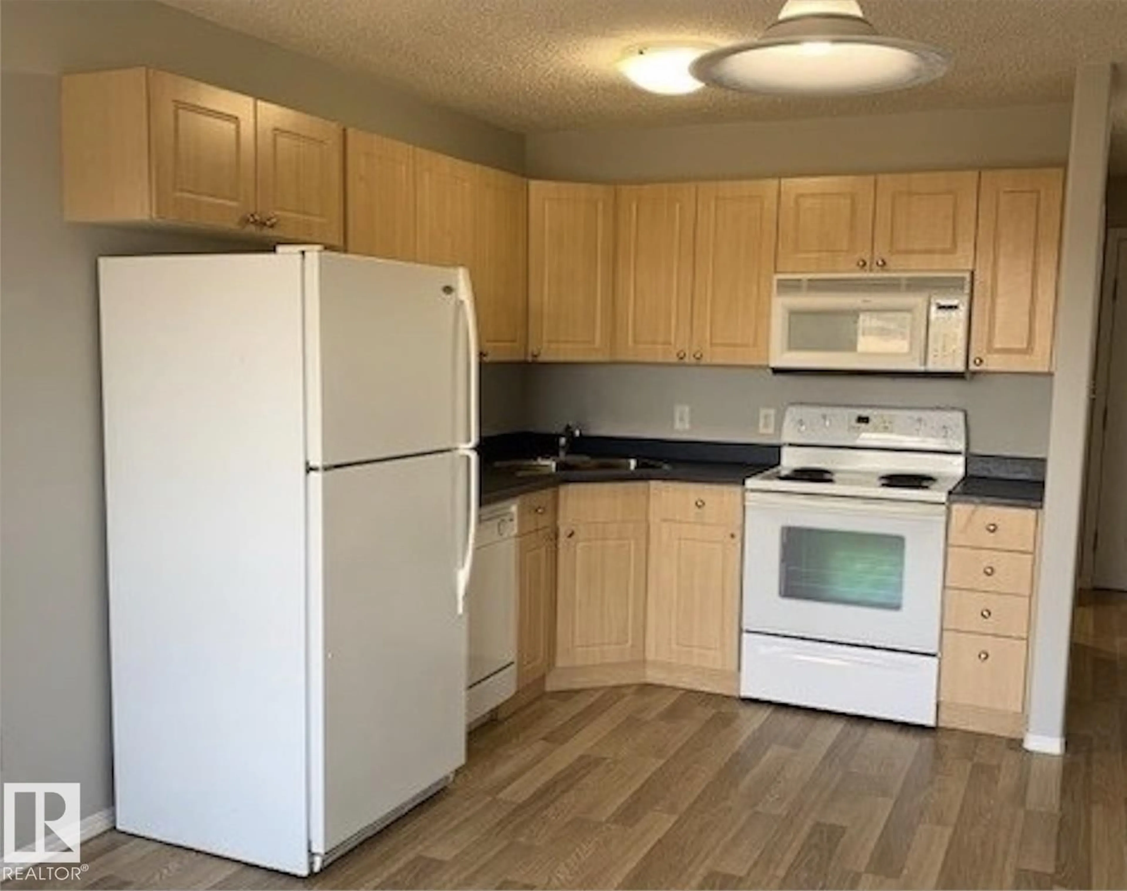 Standard kitchen, unknown for 70 - 207 WOODSMERE, Fort Saskatchewan Alberta T8L4R8