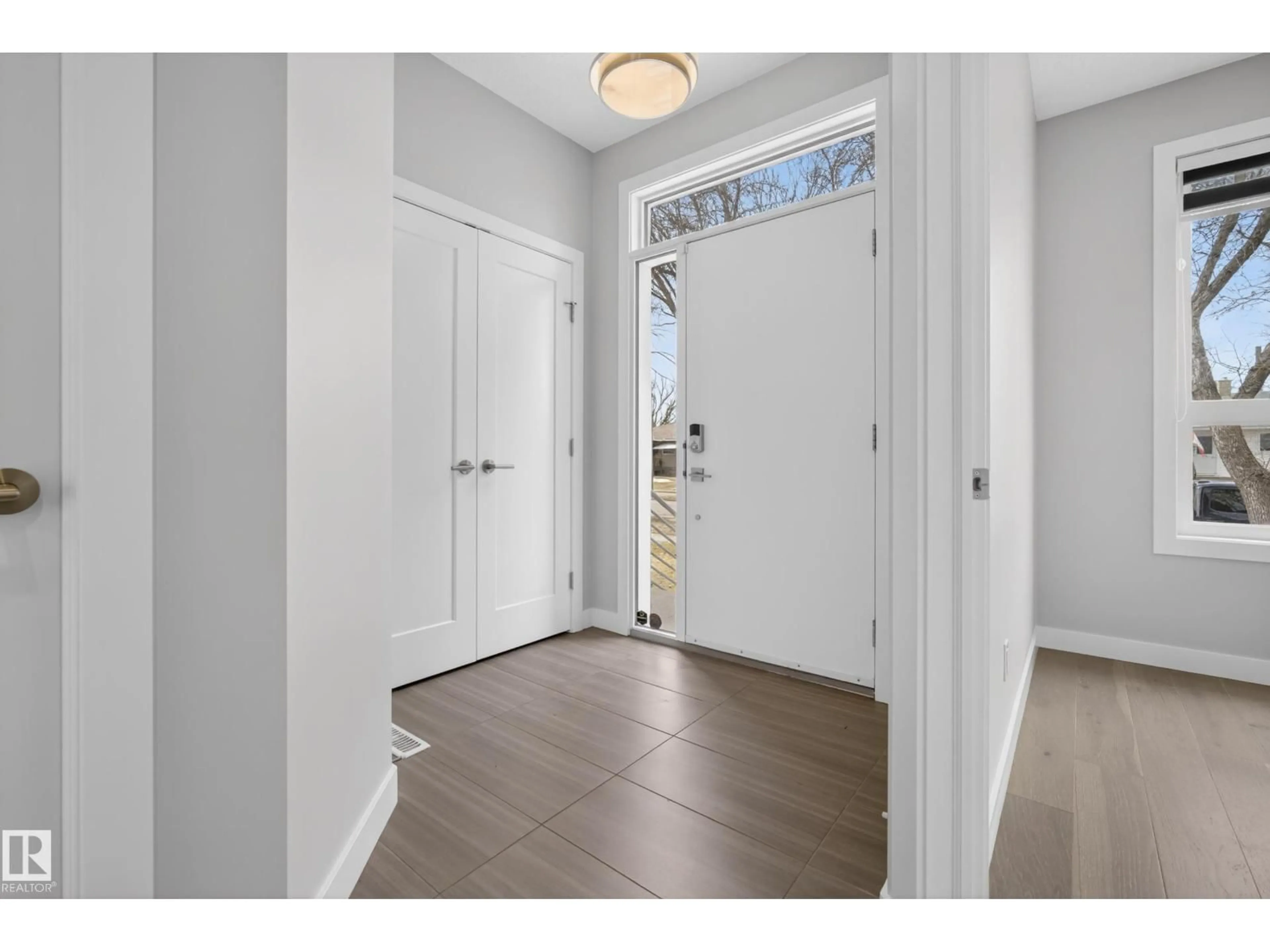 Indoor entryway for NW - 10115 83 ST, Edmonton Alberta T6A3N5