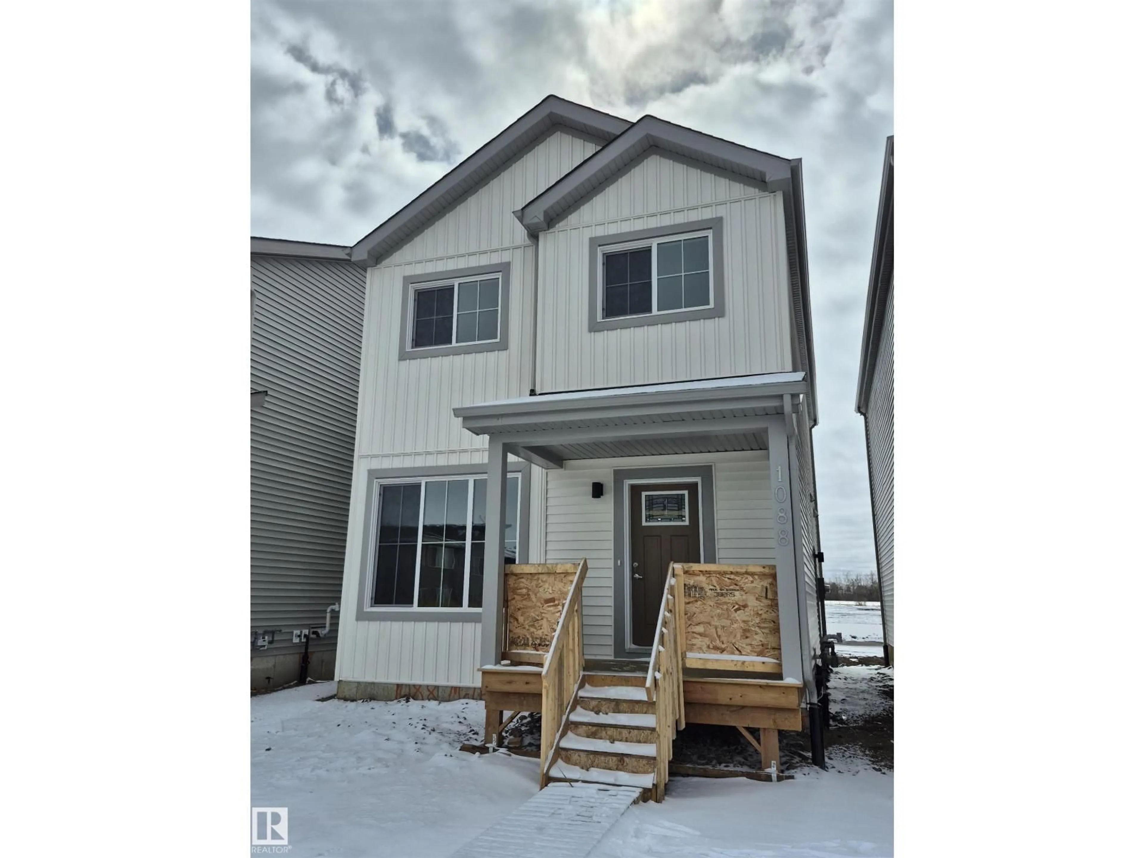 Home with vinyl exterior material, street for 1088 MCLEOD AV, Spruce Grove Alberta T7X4G8