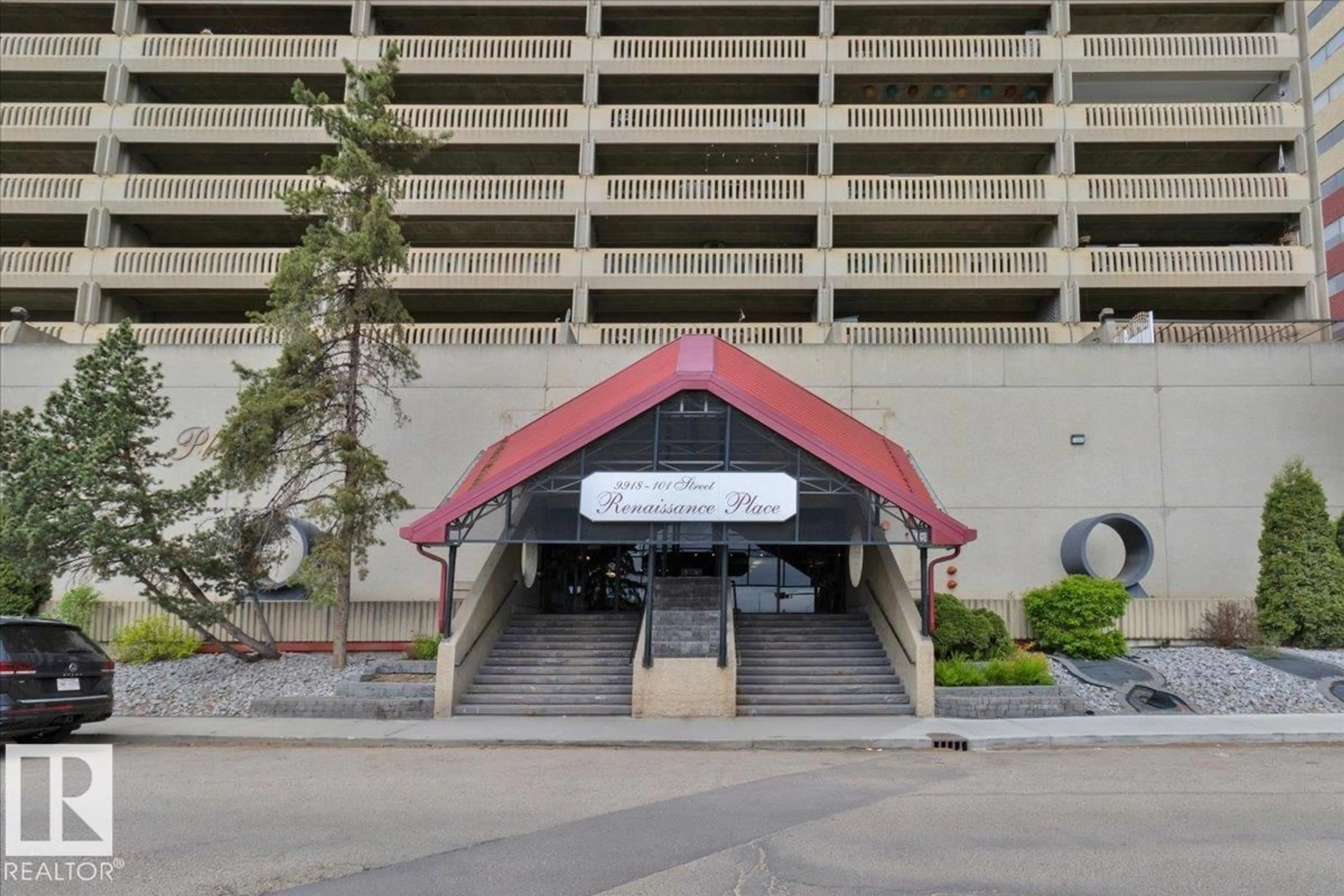 Indoor foyer for 101 - 1012 101 ST, Edmonton Alberta T5K2L1