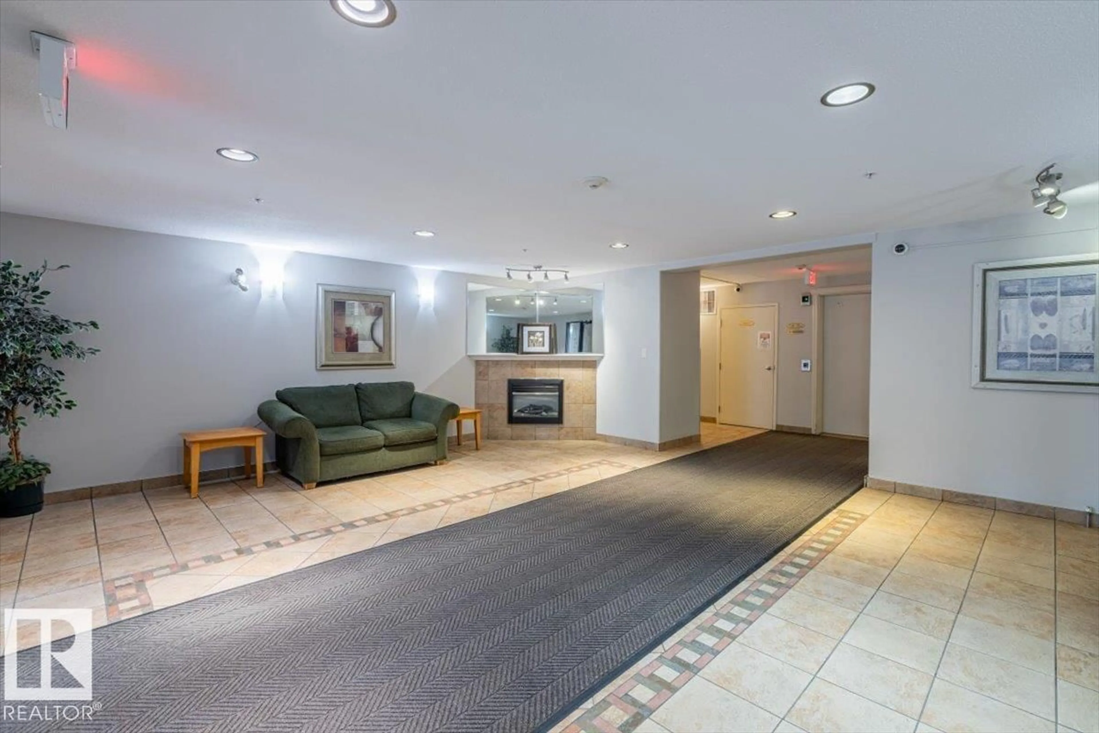 Lobby for 206 - 9938 104 ST, Edmonton Alberta T5K2X7