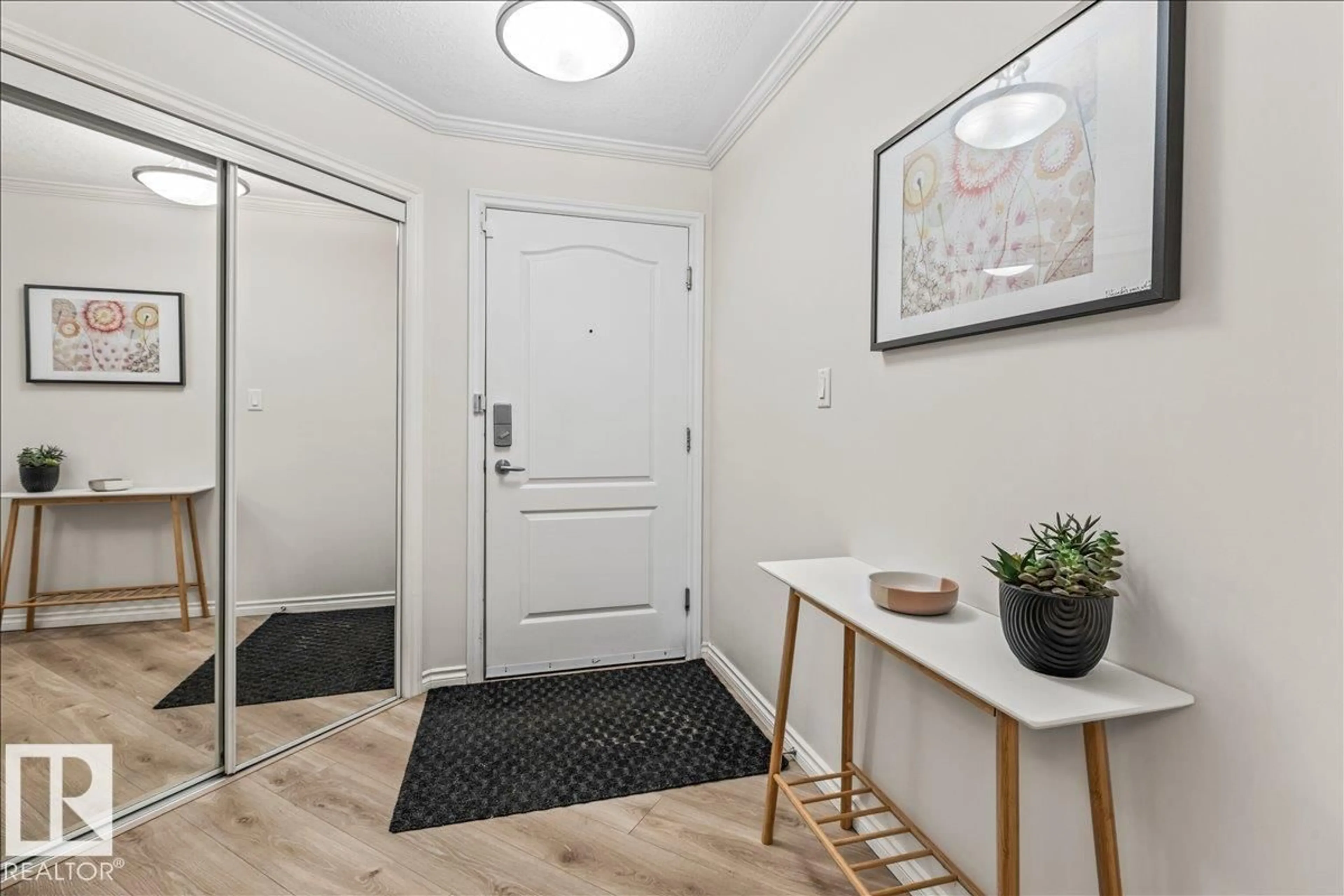 Indoor entryway for 206 - 9938 104 ST, Edmonton Alberta T5K2X7