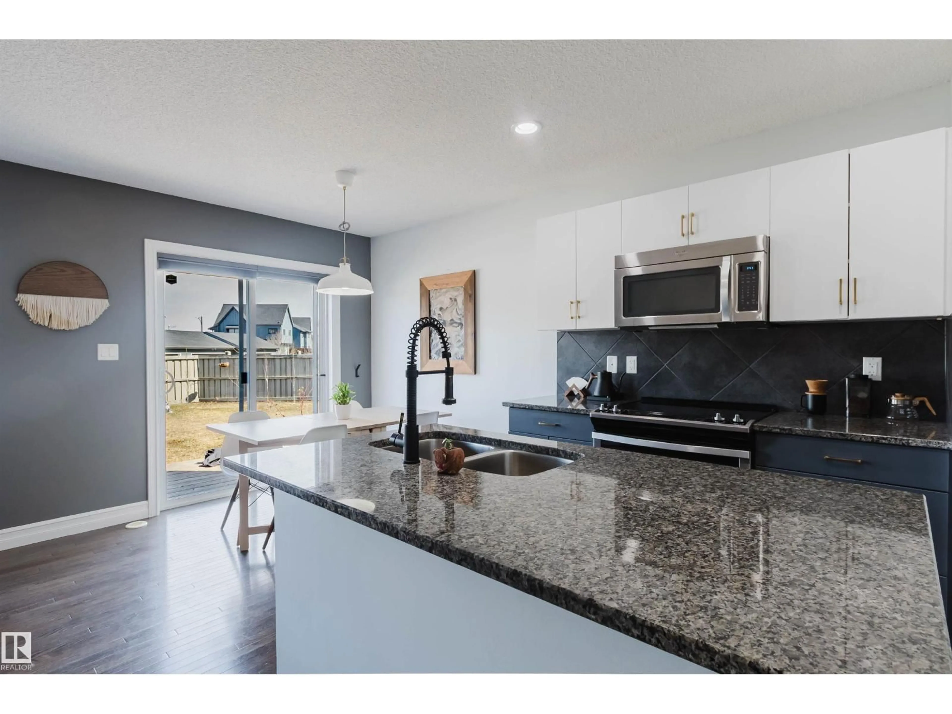 Open concept kitchen, ceramic/tile floor for SW - 6825 CARDINAL LINK LI, Edmonton Alberta T6W1Y9