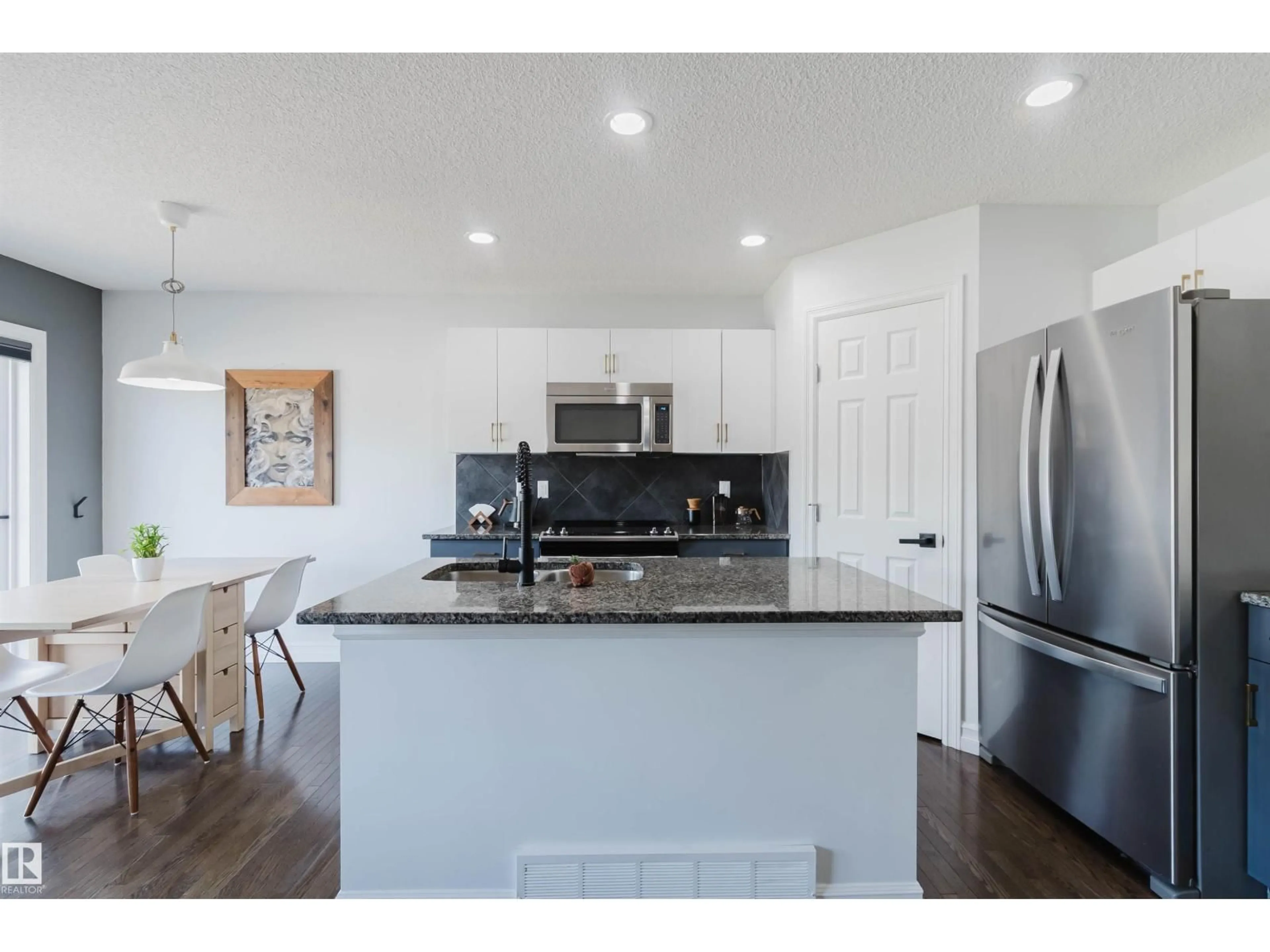 Open concept kitchen, ceramic/tile floor for SW - 6825 CARDINAL LINK LI, Edmonton Alberta T6W1Y9
