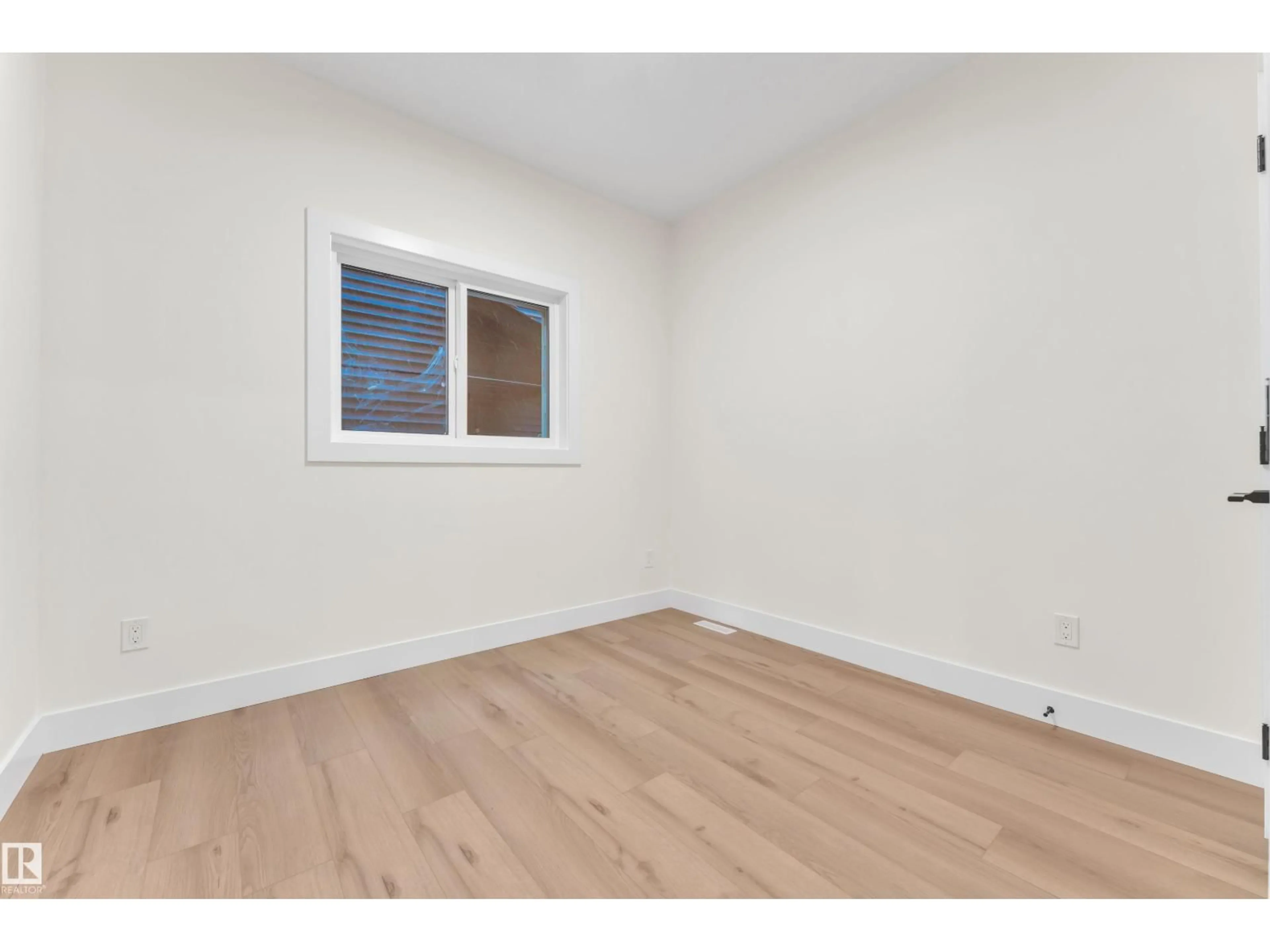 A pic of a room for SW - 8450 MAYDAY LI, Edmonton Alberta T6X3G1