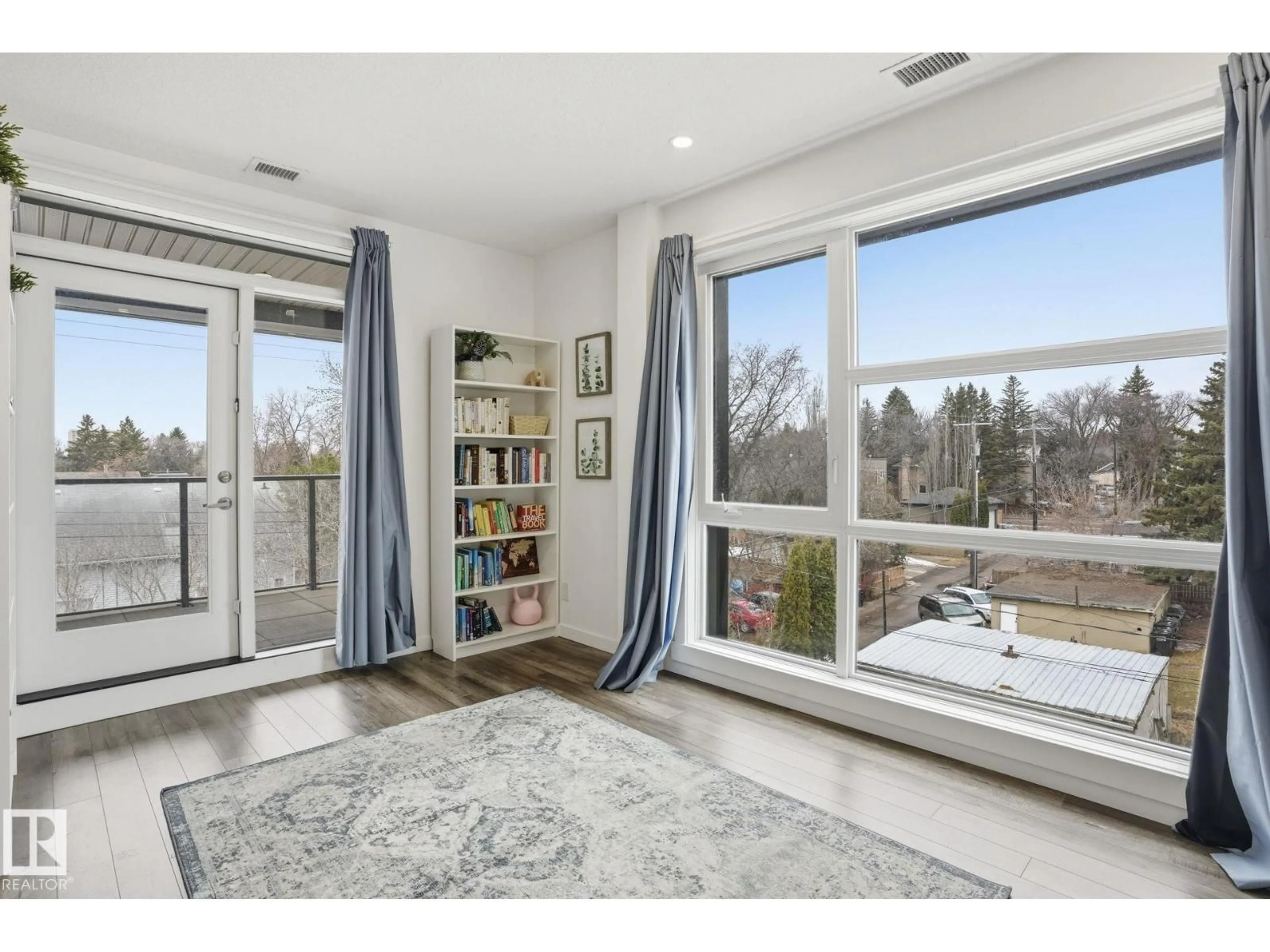 A pic of a room for 311 - 11503 76 AV, Edmonton Alberta T6G0K6