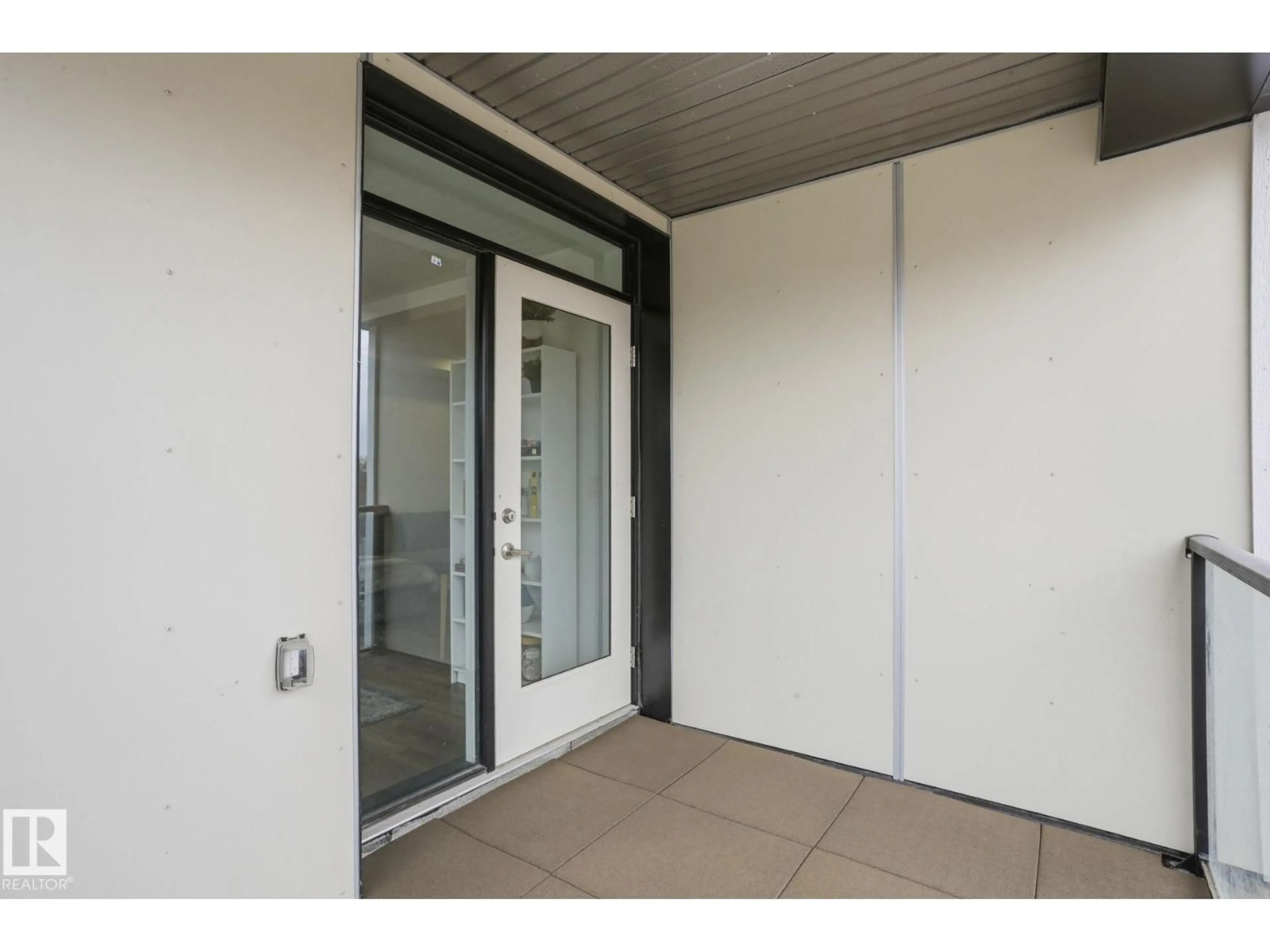 Indoor foyer for 311 - 11503 76 AV, Edmonton Alberta T6G0K6