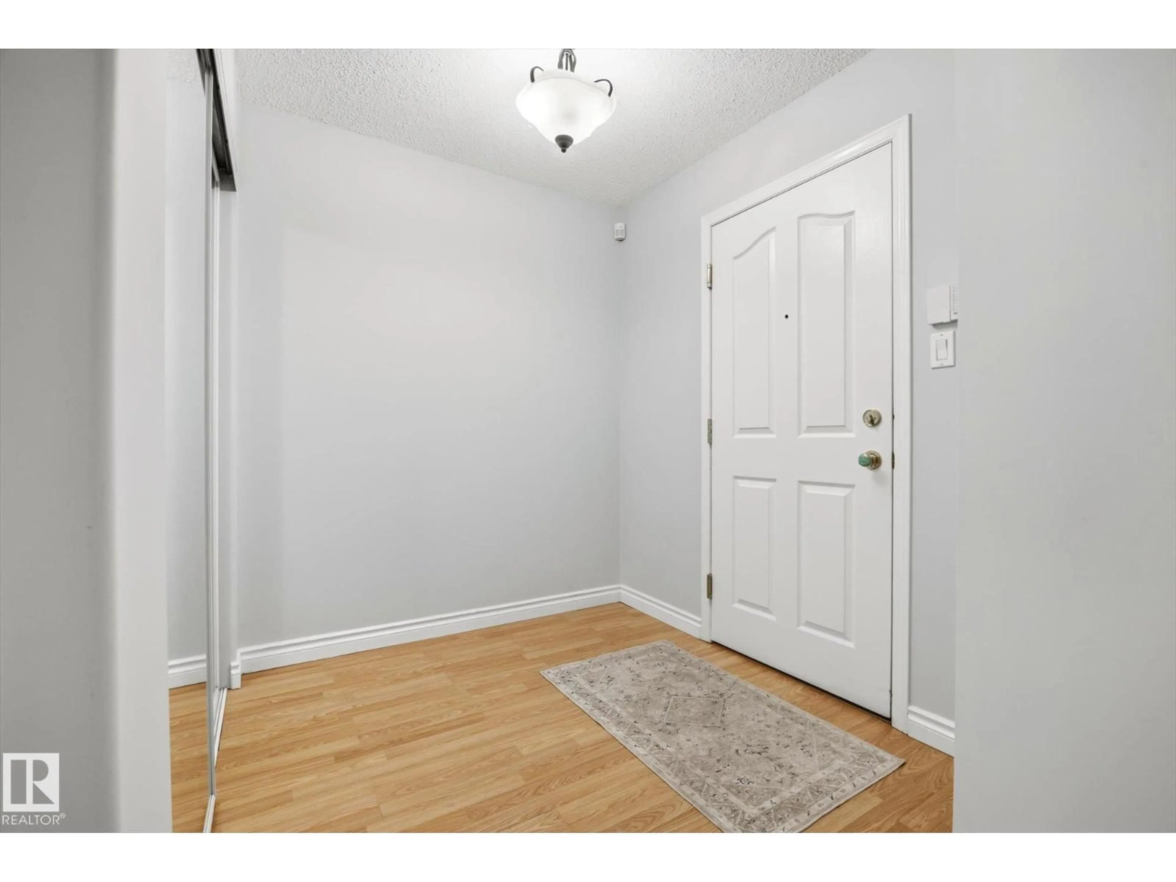 Indoor entryway for 126 - 10511 42 AV, Edmonton Alberta T5J7G8