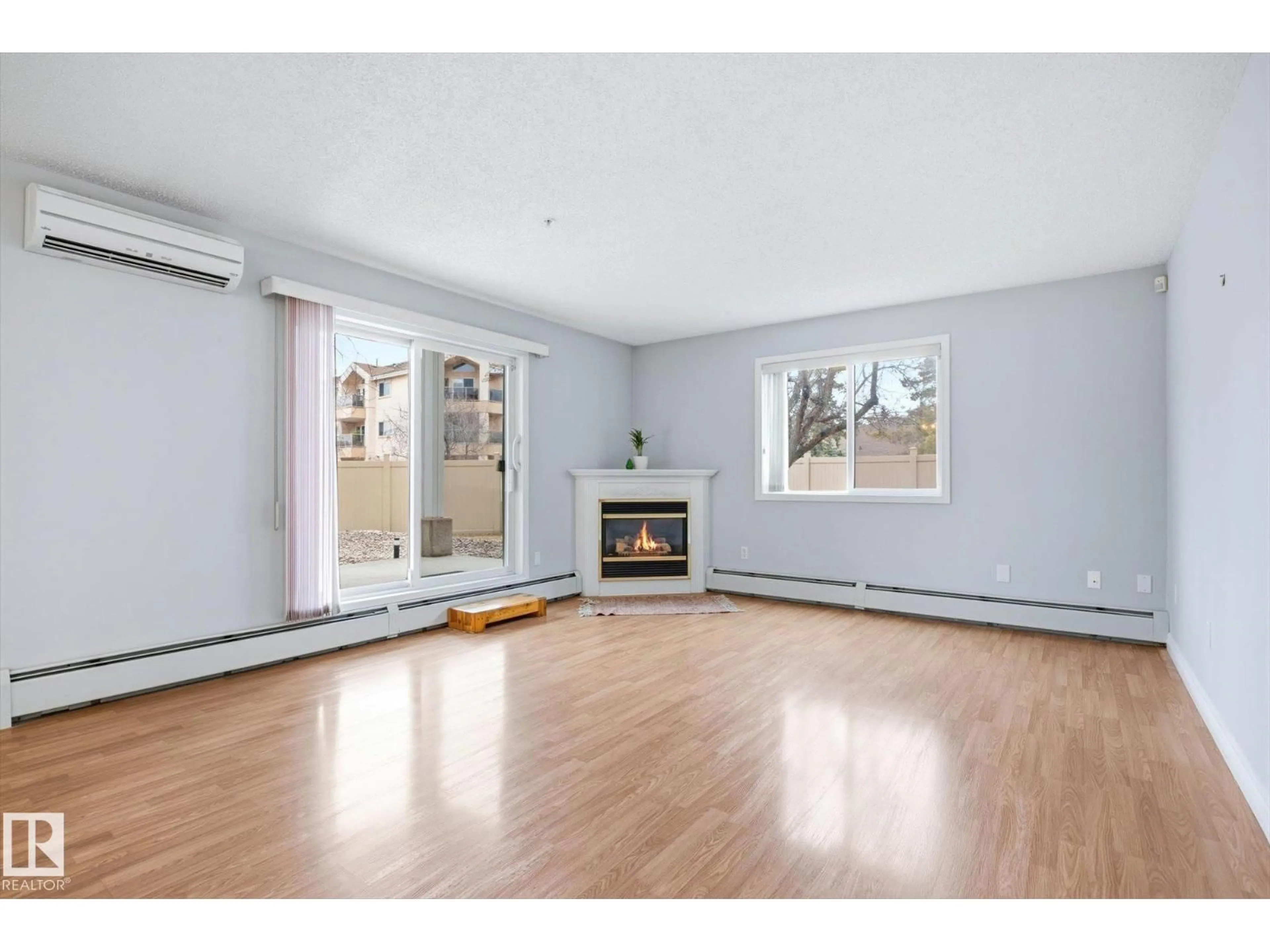 A pic of a room for 126 - 10511 42 AV, Edmonton Alberta T5J7G8