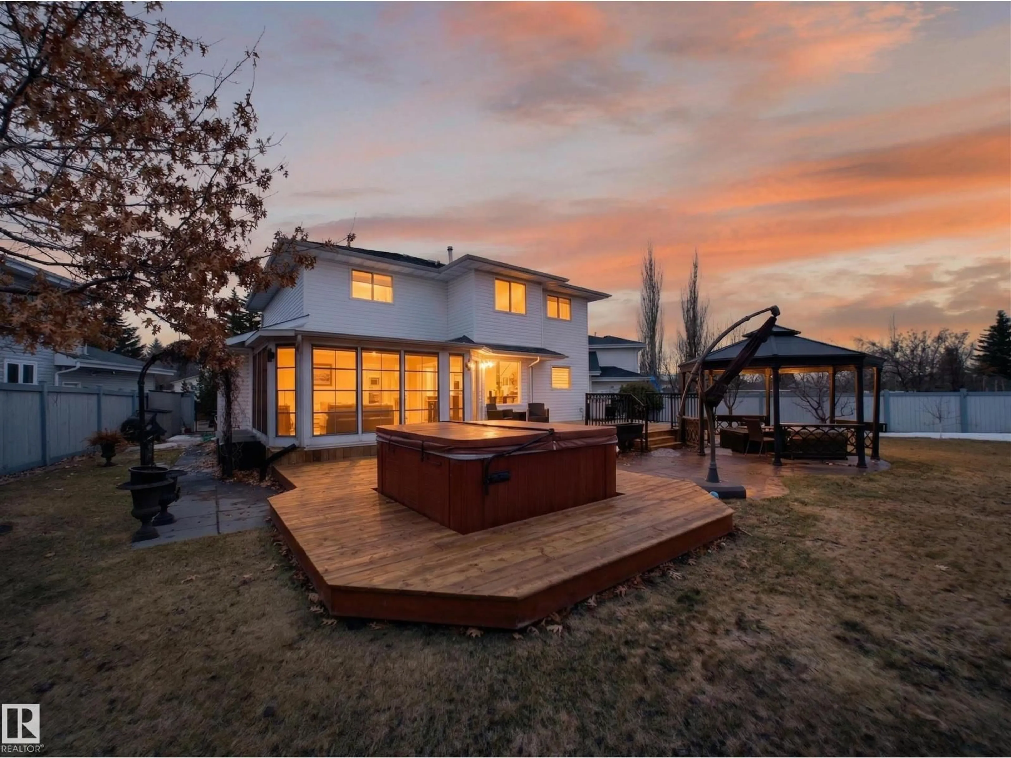 A pic from outside/outdoor area/front of a property/back of a property/a pic from drone, unknown for 163 HIGHLAND WY, Sherwood Park Alberta T8A5R2