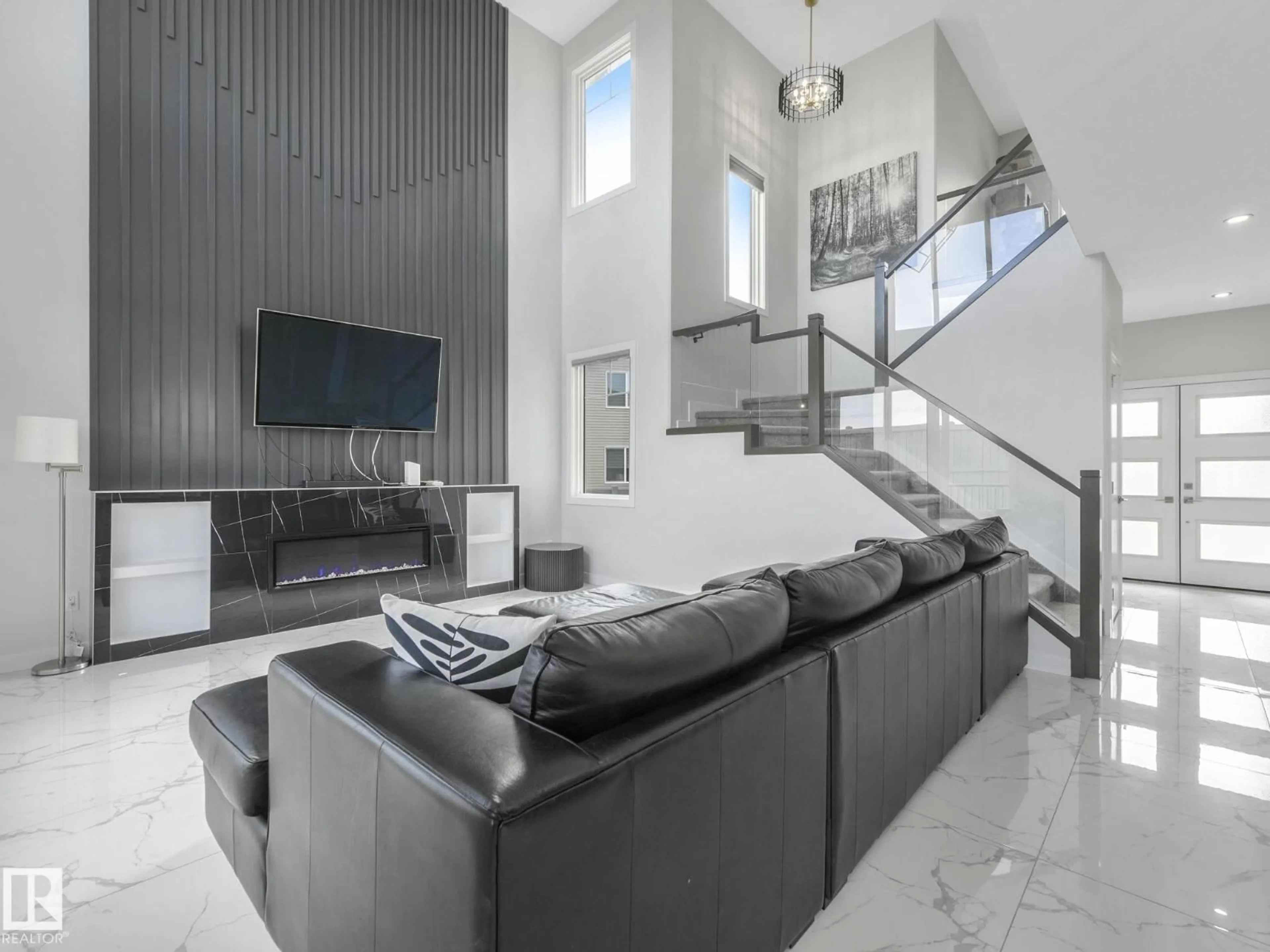 Unknown for 1104 152 AV, Edmonton Alberta T5Y4C8