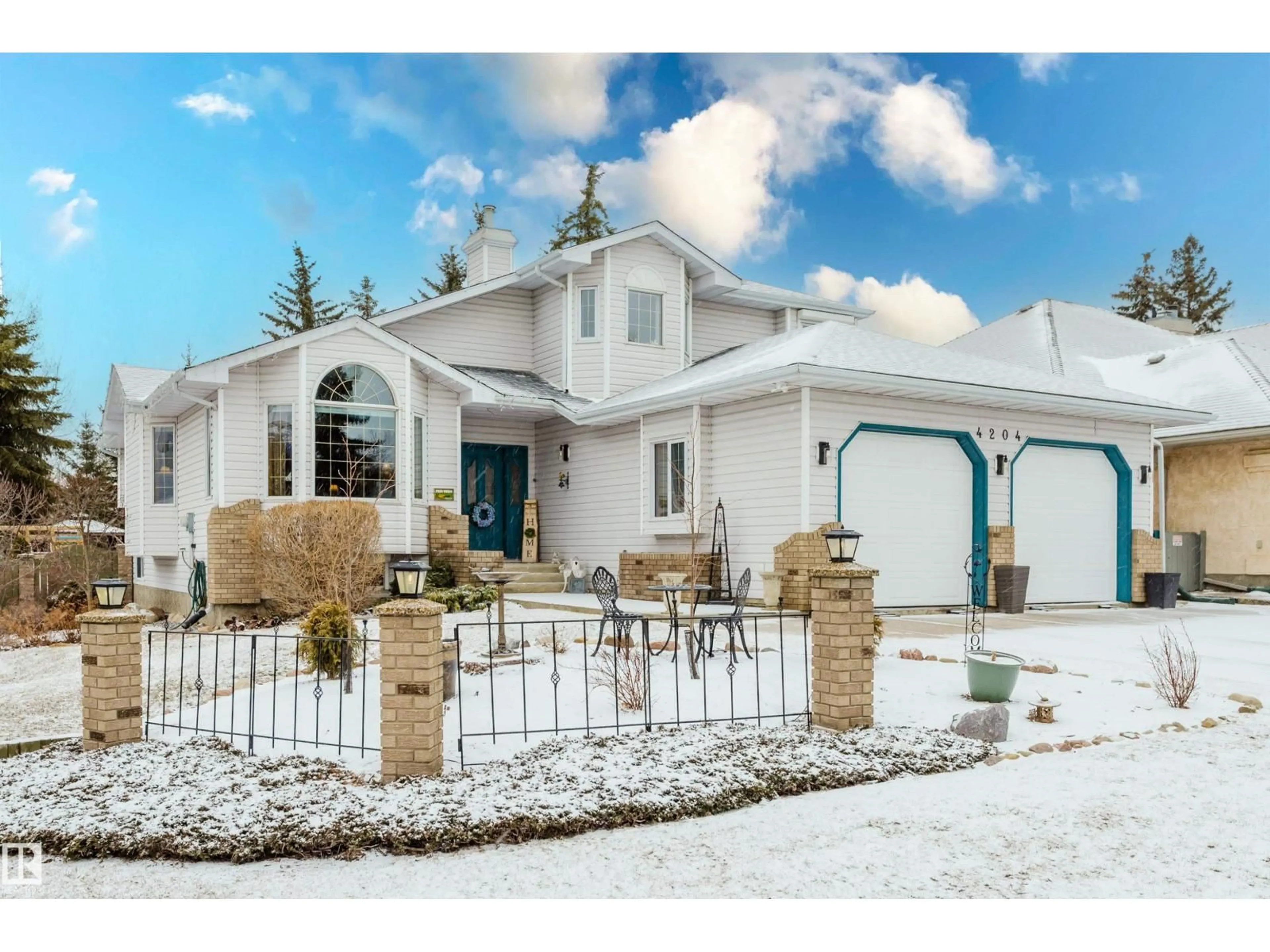 Home with vinyl exterior material, street for 4204 48 ST, Edmonton Alberta T6L6J5