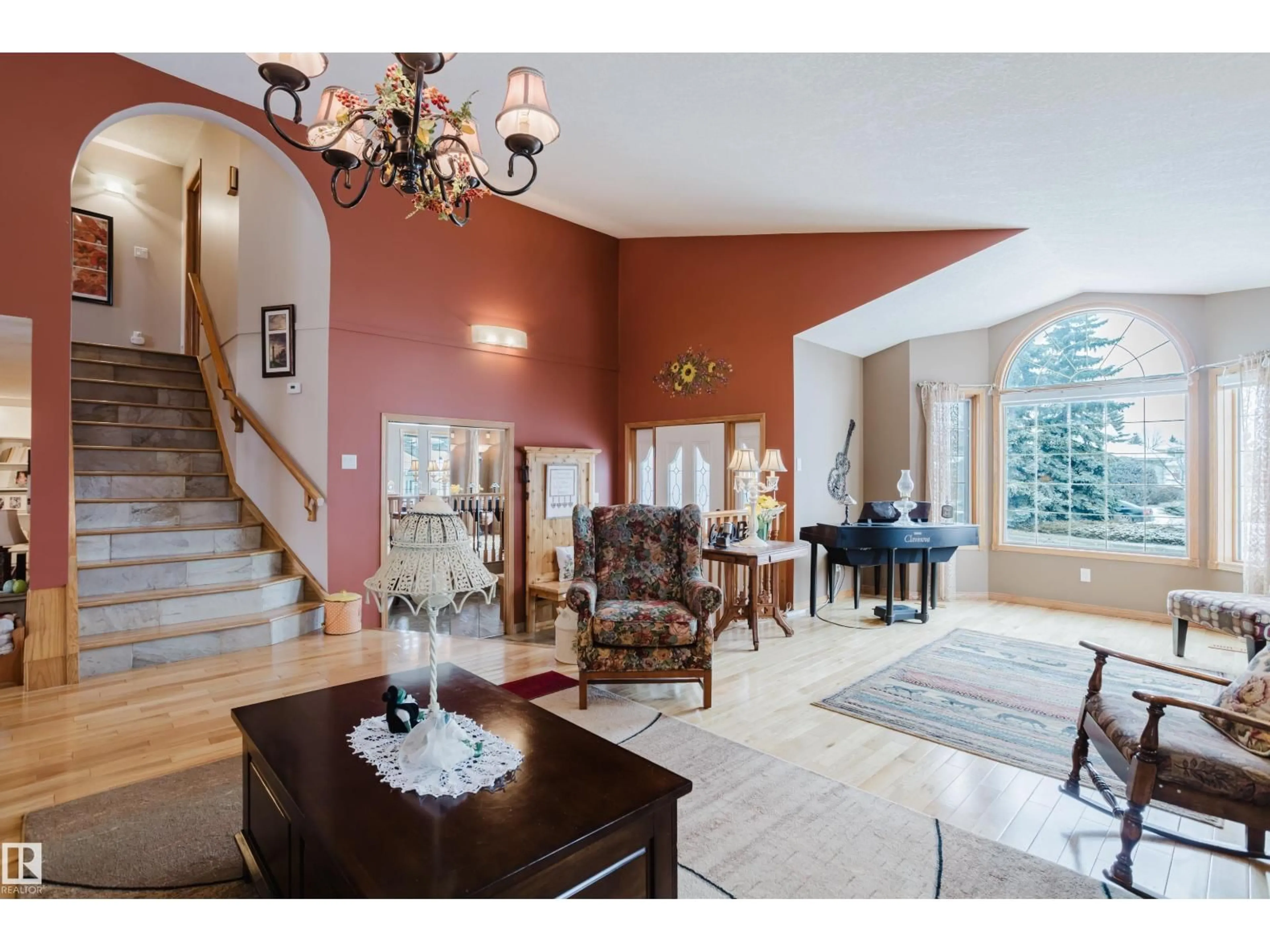 Indoor foyer for 4204 48 ST, Edmonton Alberta T6L6J5