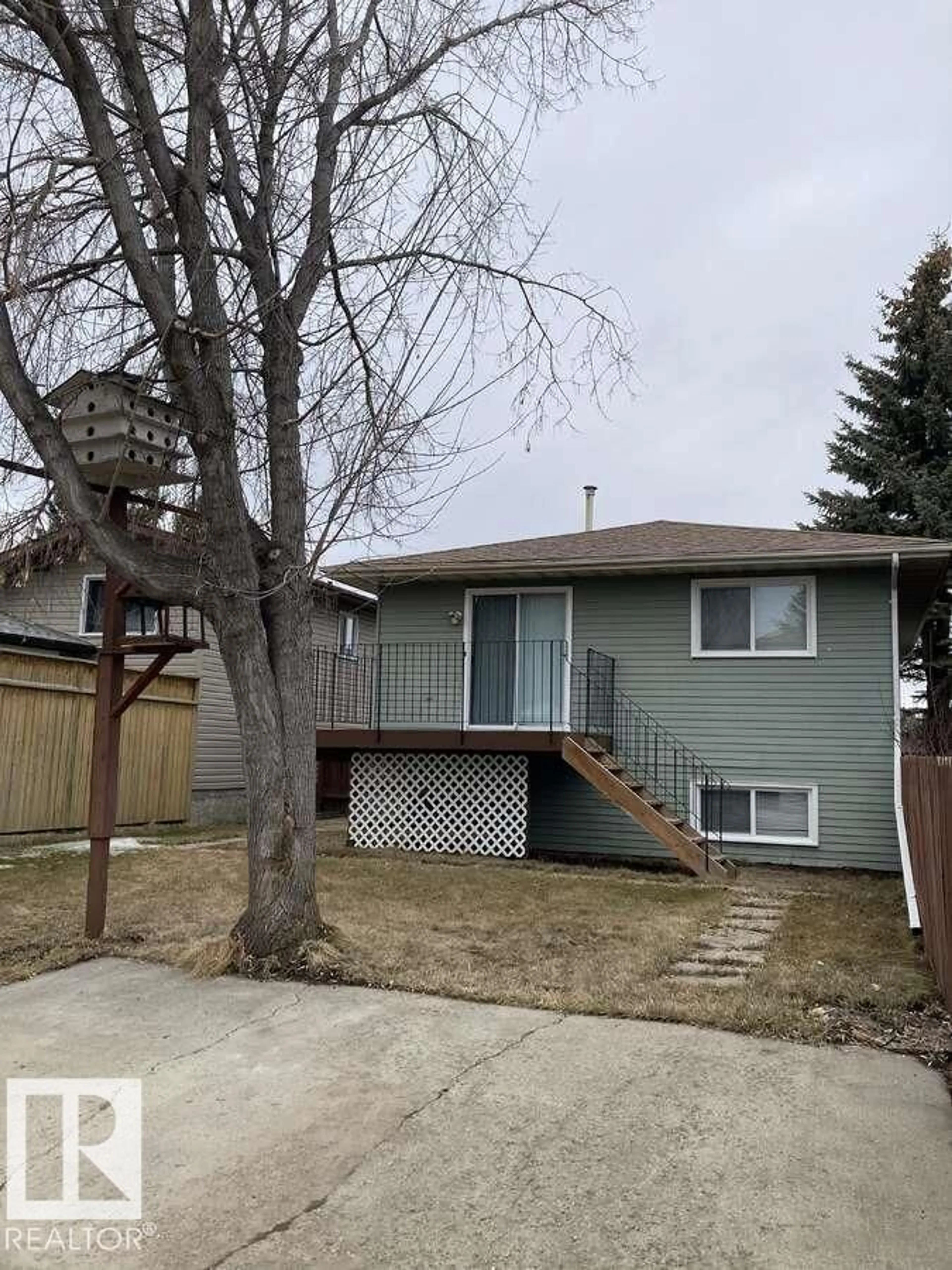 Home with vinyl exterior material, street for 196 WESTON DR, Spruce Grove Alberta T7X1V1