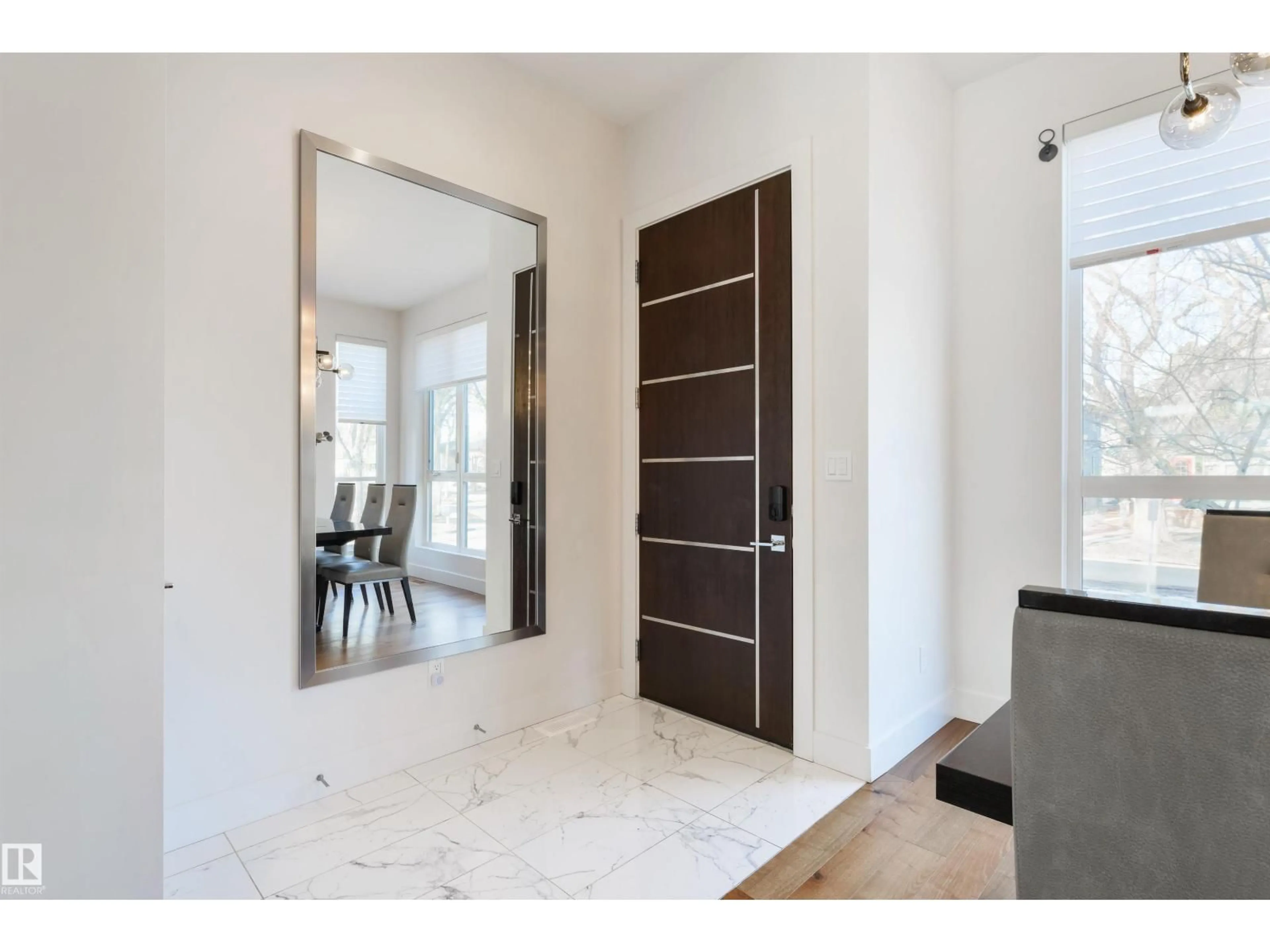 Indoor entryway for 10543 128 ST, Edmonton Alberta T5N1W3