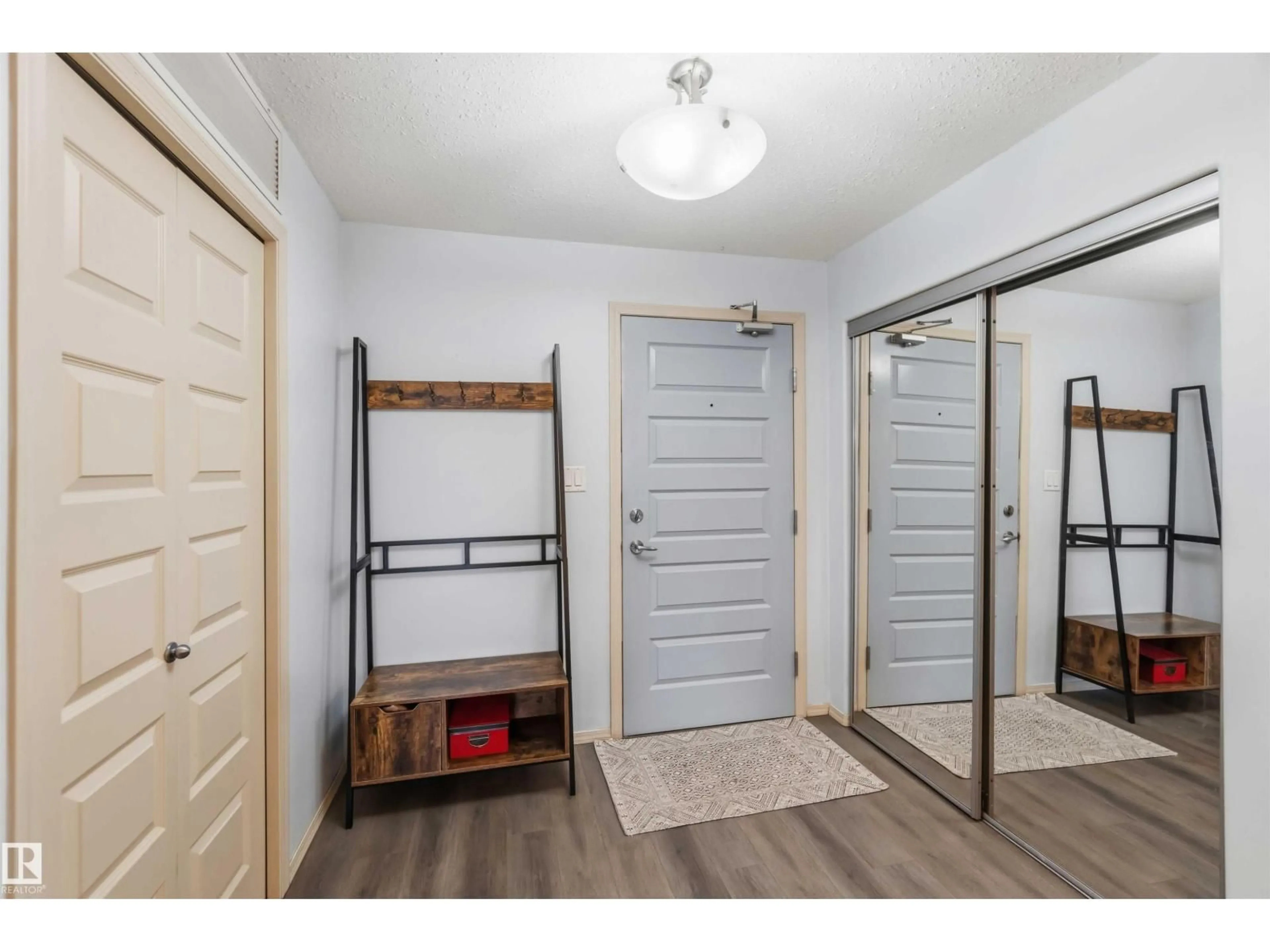 Indoor entryway for #214 - 7909 71 ST, Edmonton Alberta T6B3P5