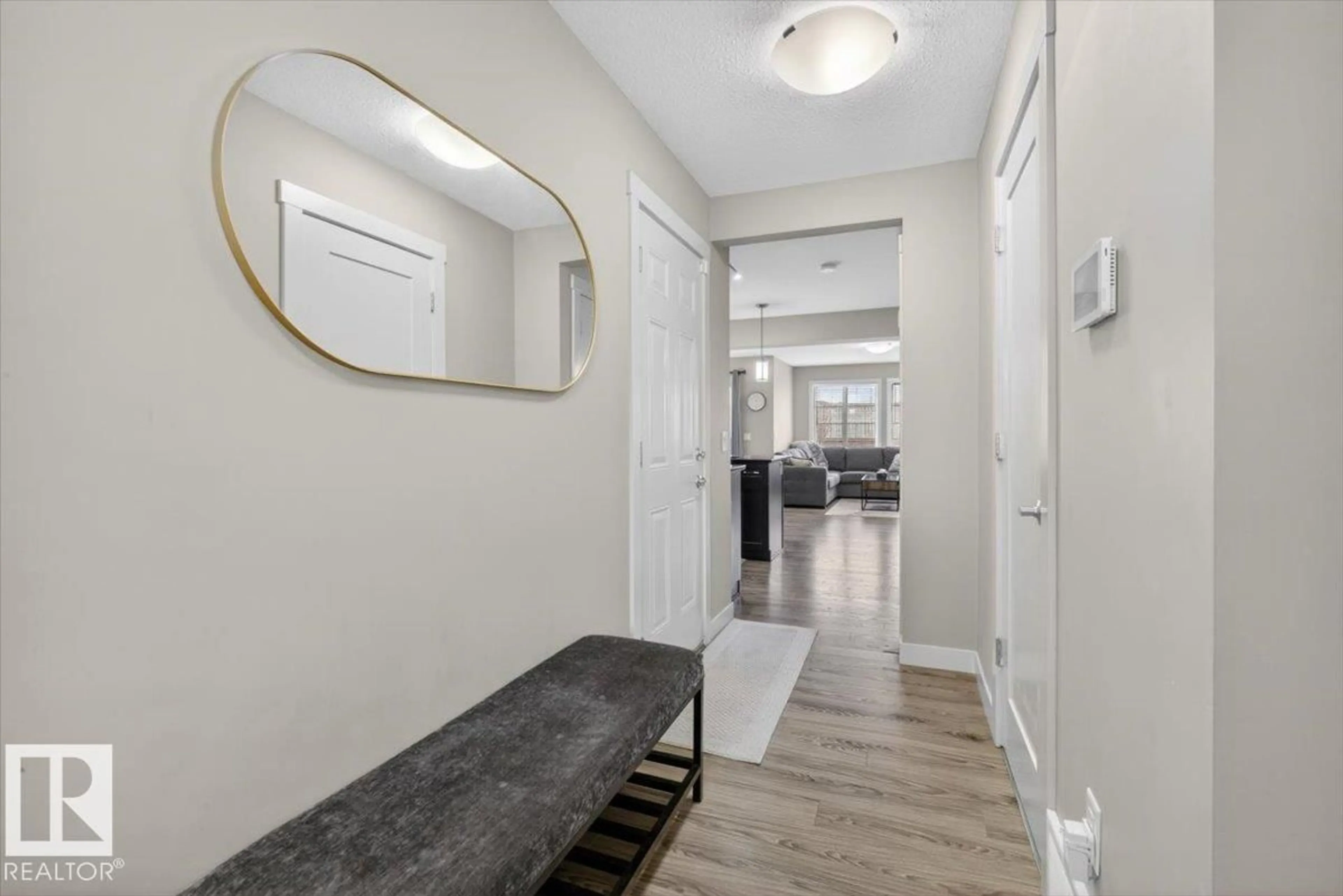 Indoor entryway for SW - 16656 14 AV, Edmonton Alberta T6W3C3