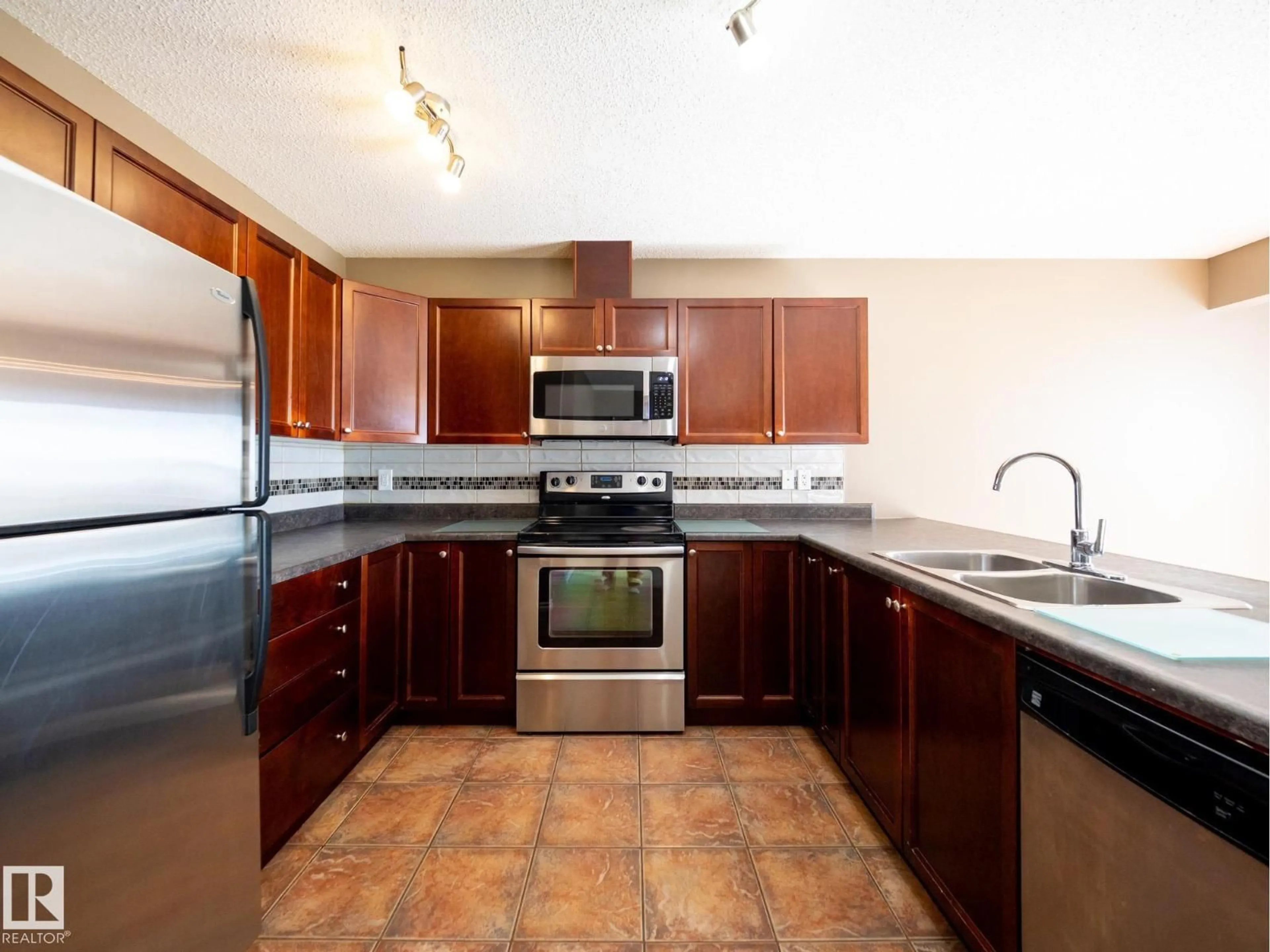 Standard kitchen, ceramic/tile floor for 3617 WHITELAW BAY BA, Edmonton Alberta T6W0P9