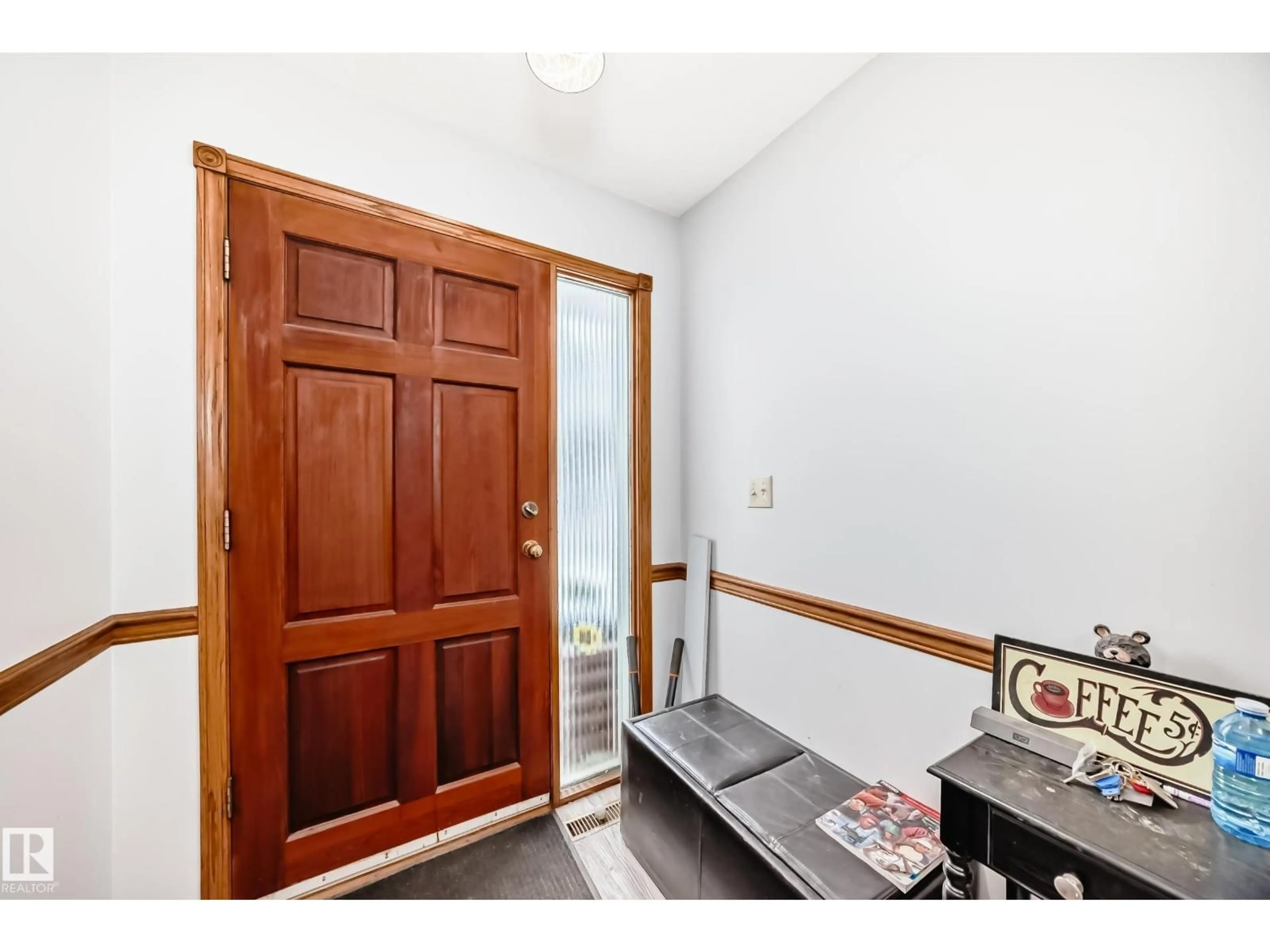 Indoor entryway for 9 KIRKLEES RD, Sherwood Park Alberta T8A5H1
