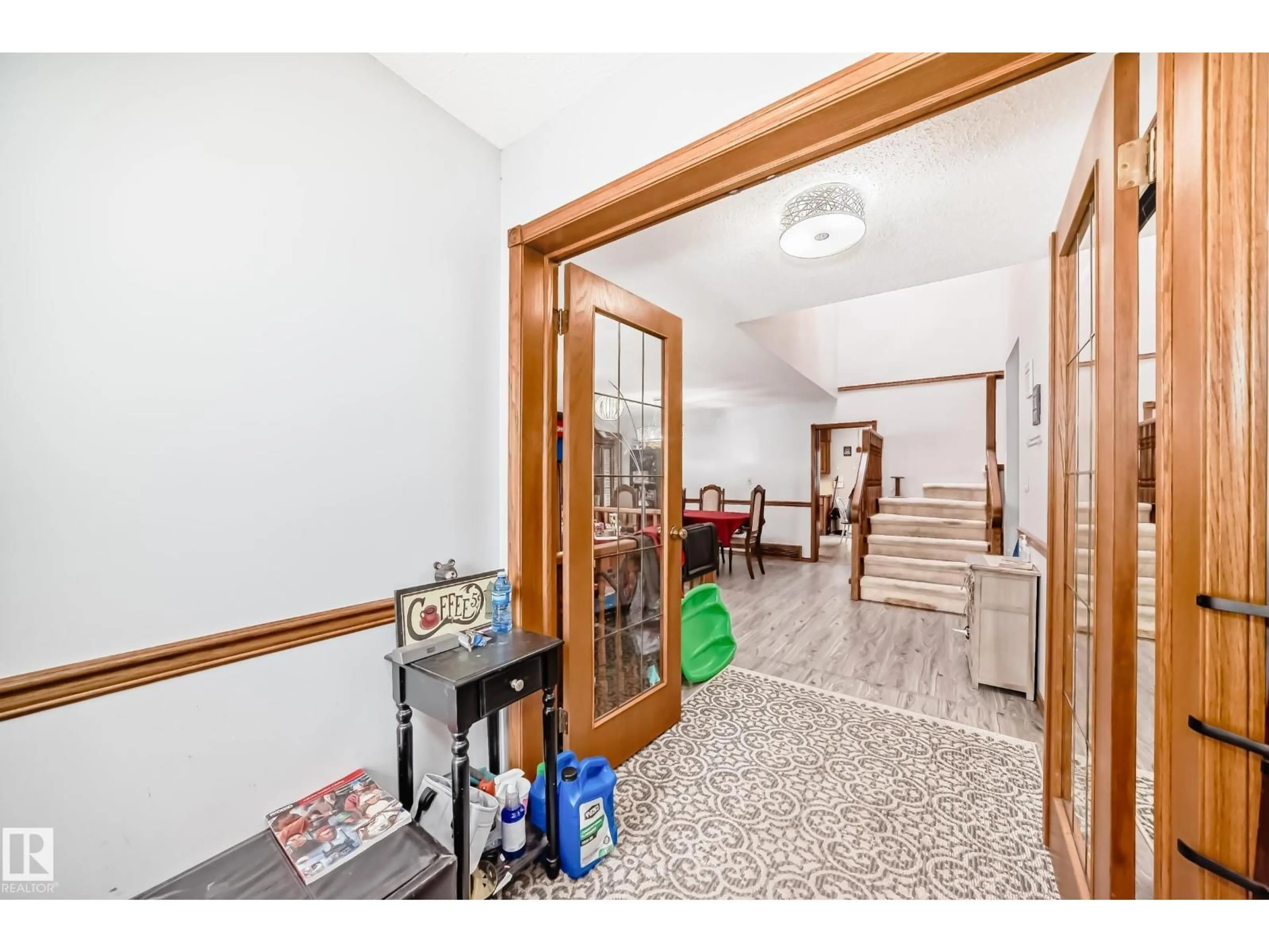 Indoor foyer for 9 KIRKLEES RD, Sherwood Park Alberta T8A5H1
